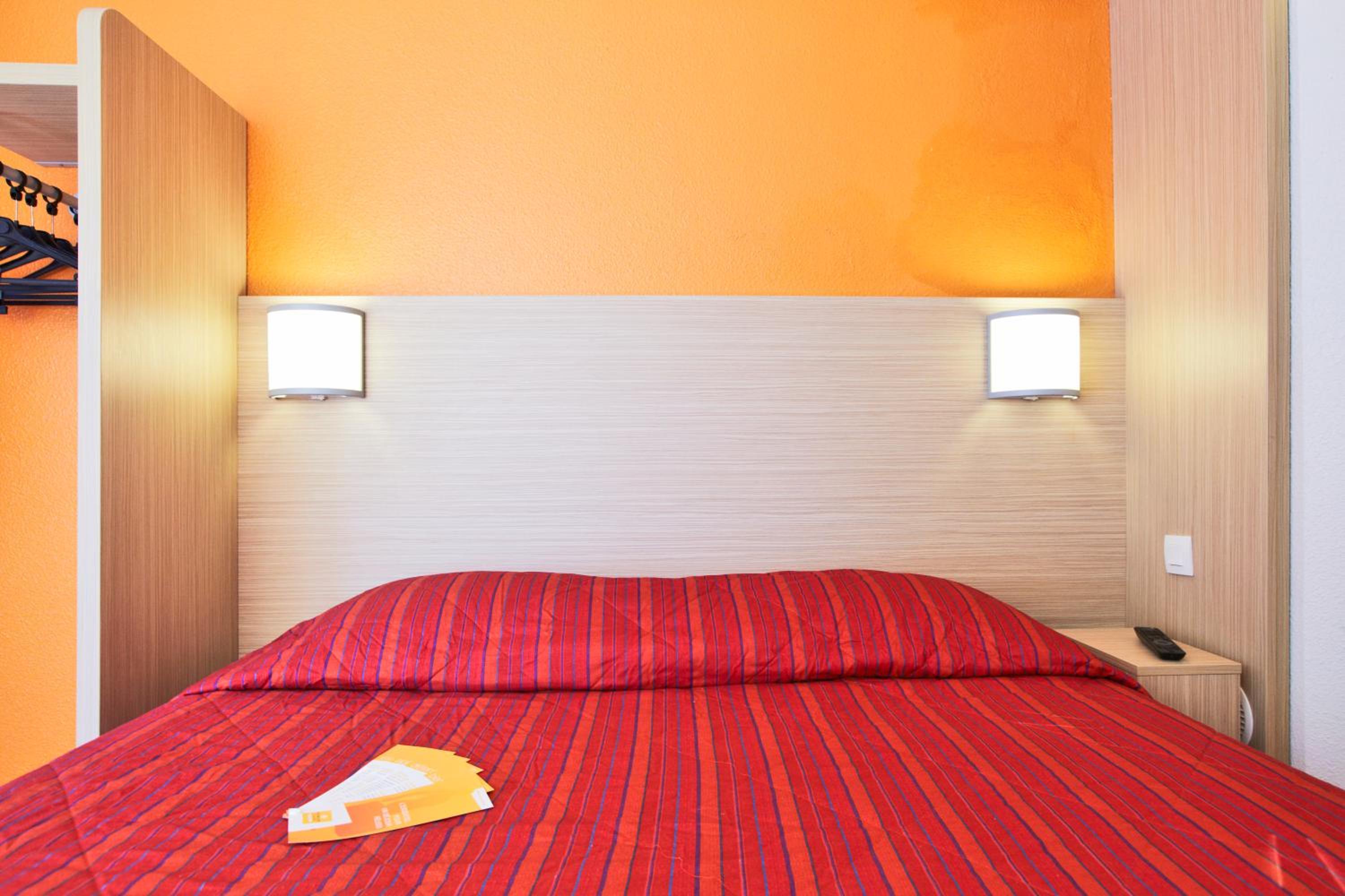 Standard Queen Room - Photo 2