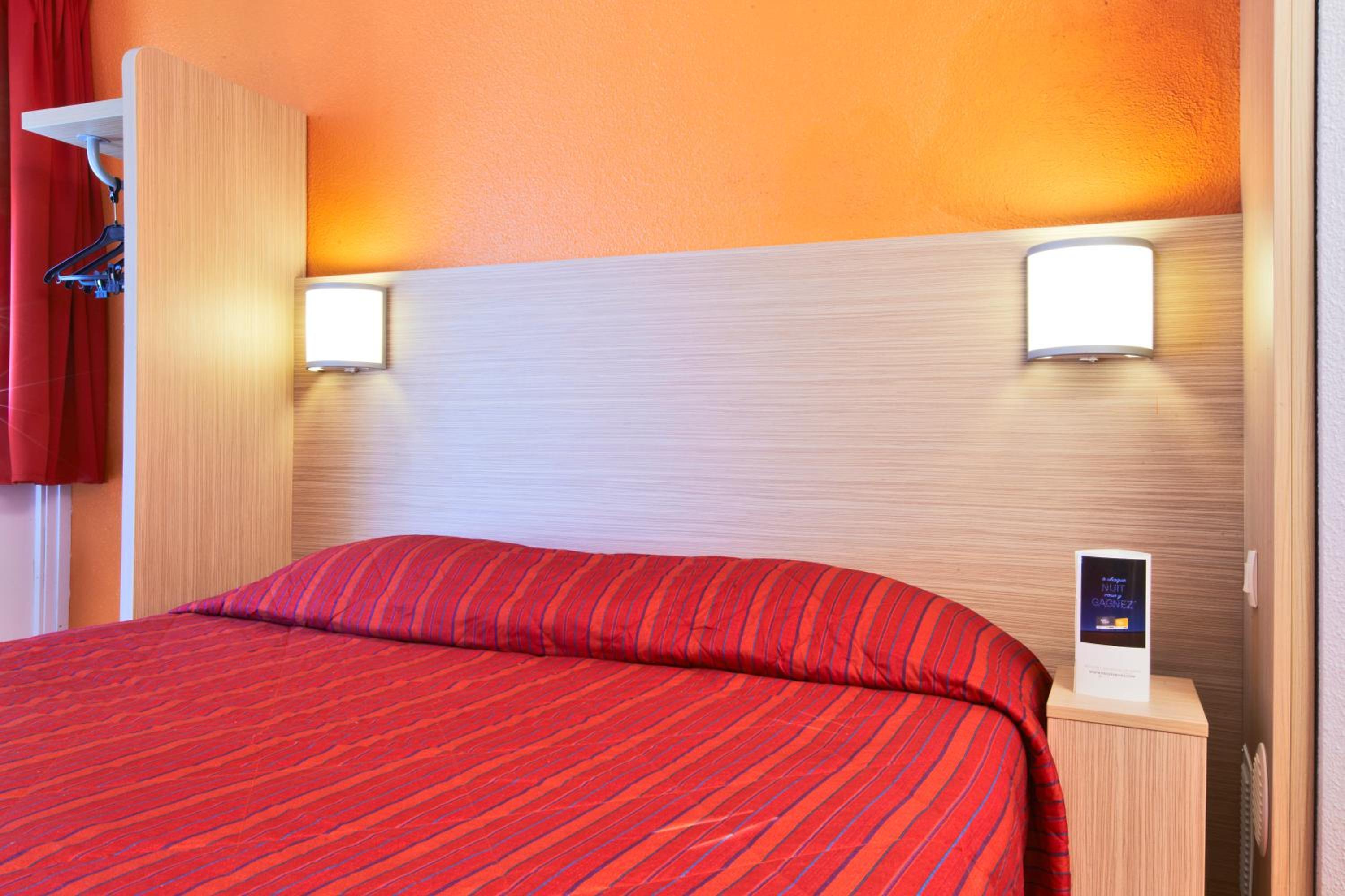 Standard Queen Room - Photo 1