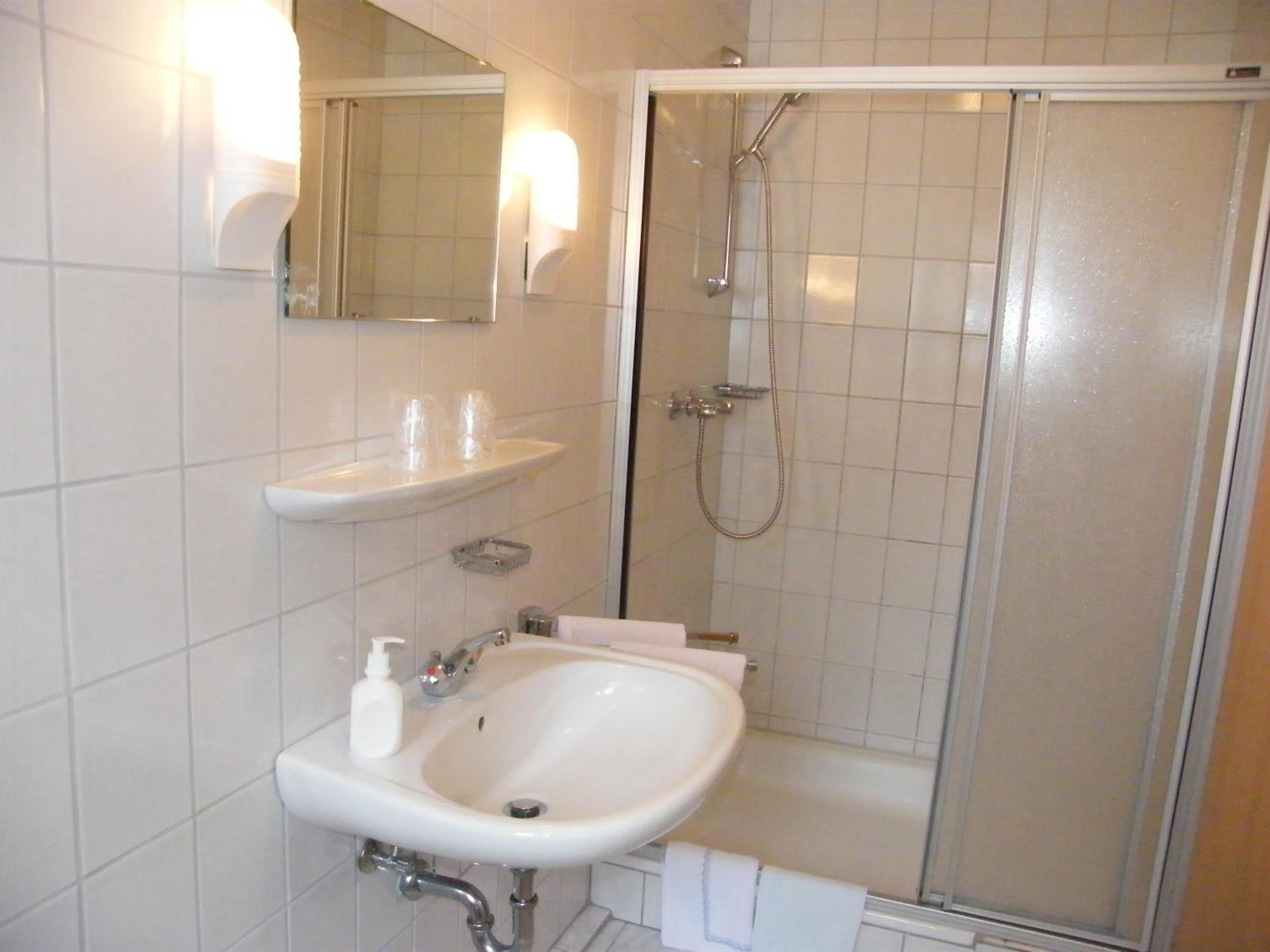 Standard Double Room - Photo 2