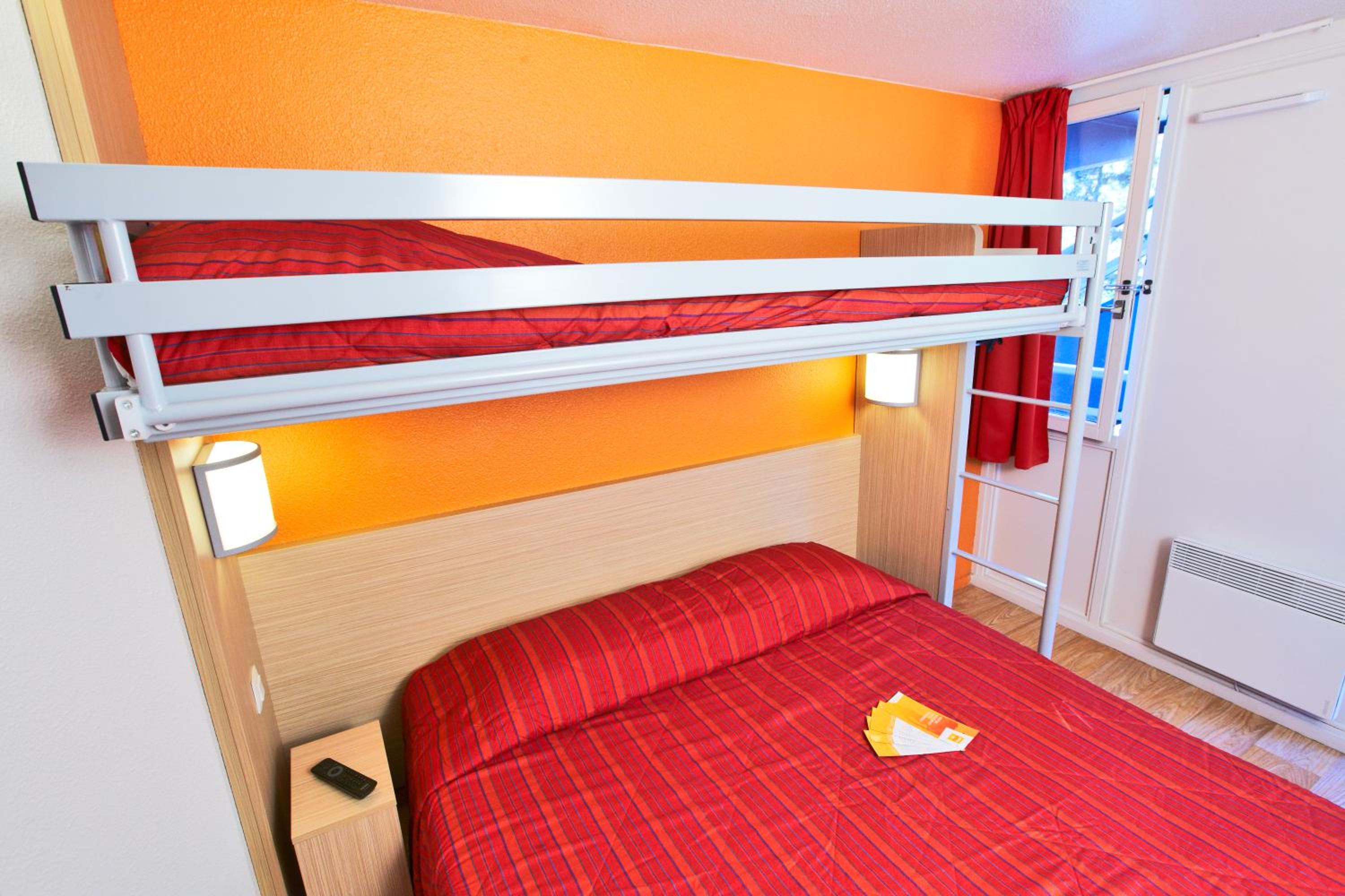 Standard Queen Room with One Bunk Bed - Photo 1