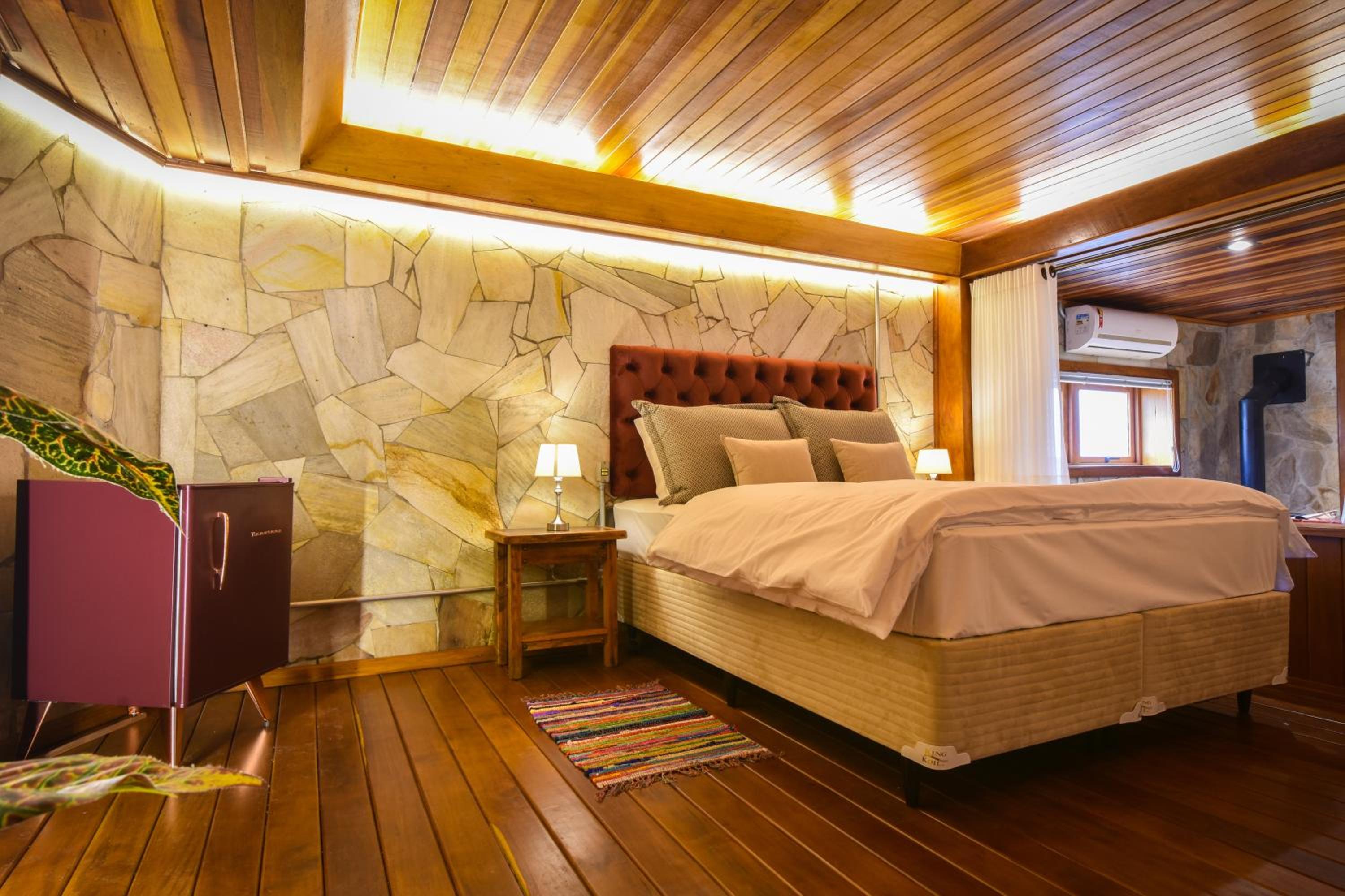 Queen Suite with Spa Bath