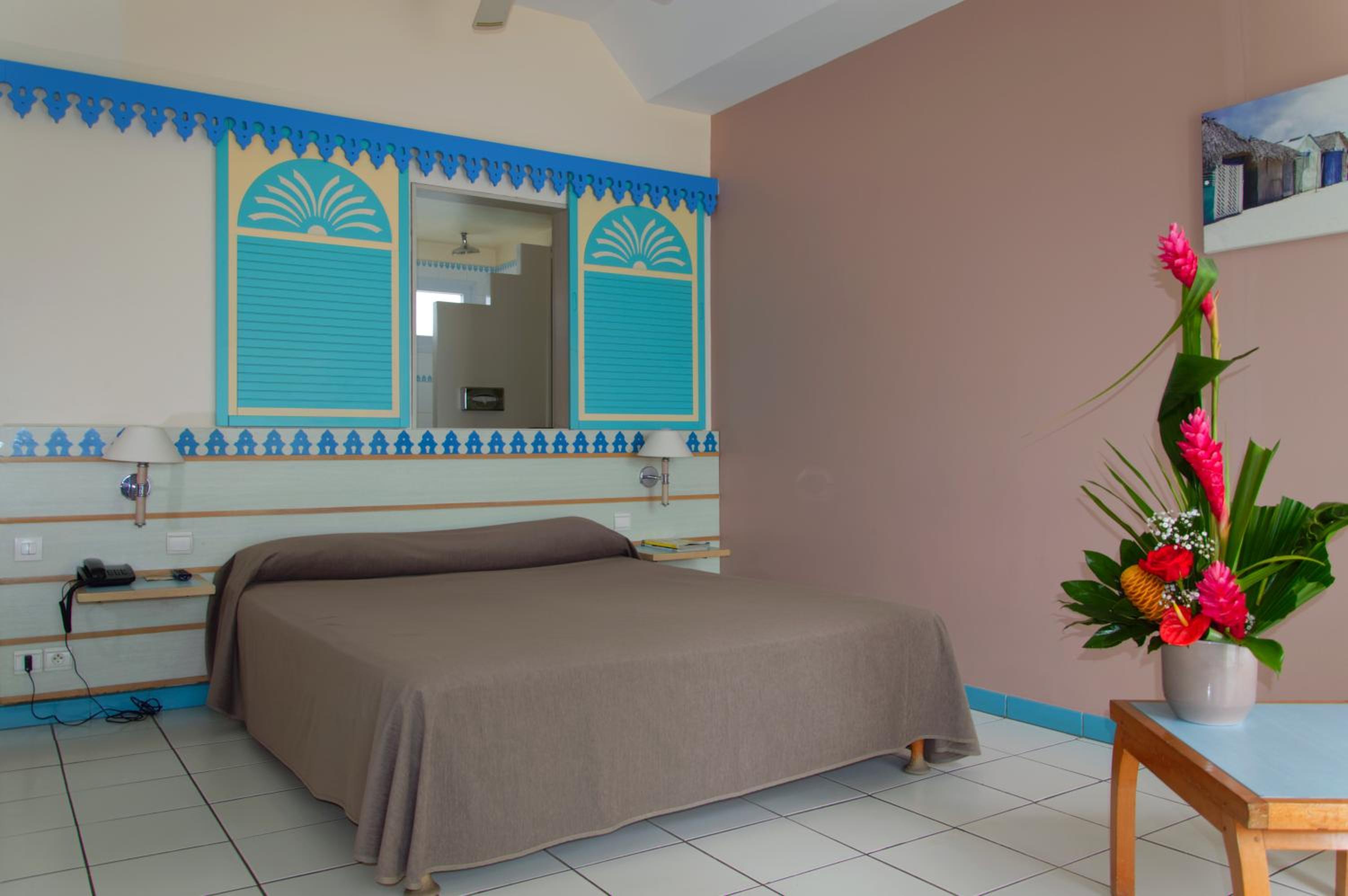 Double or Twin Room  with Garden View - Photo 8