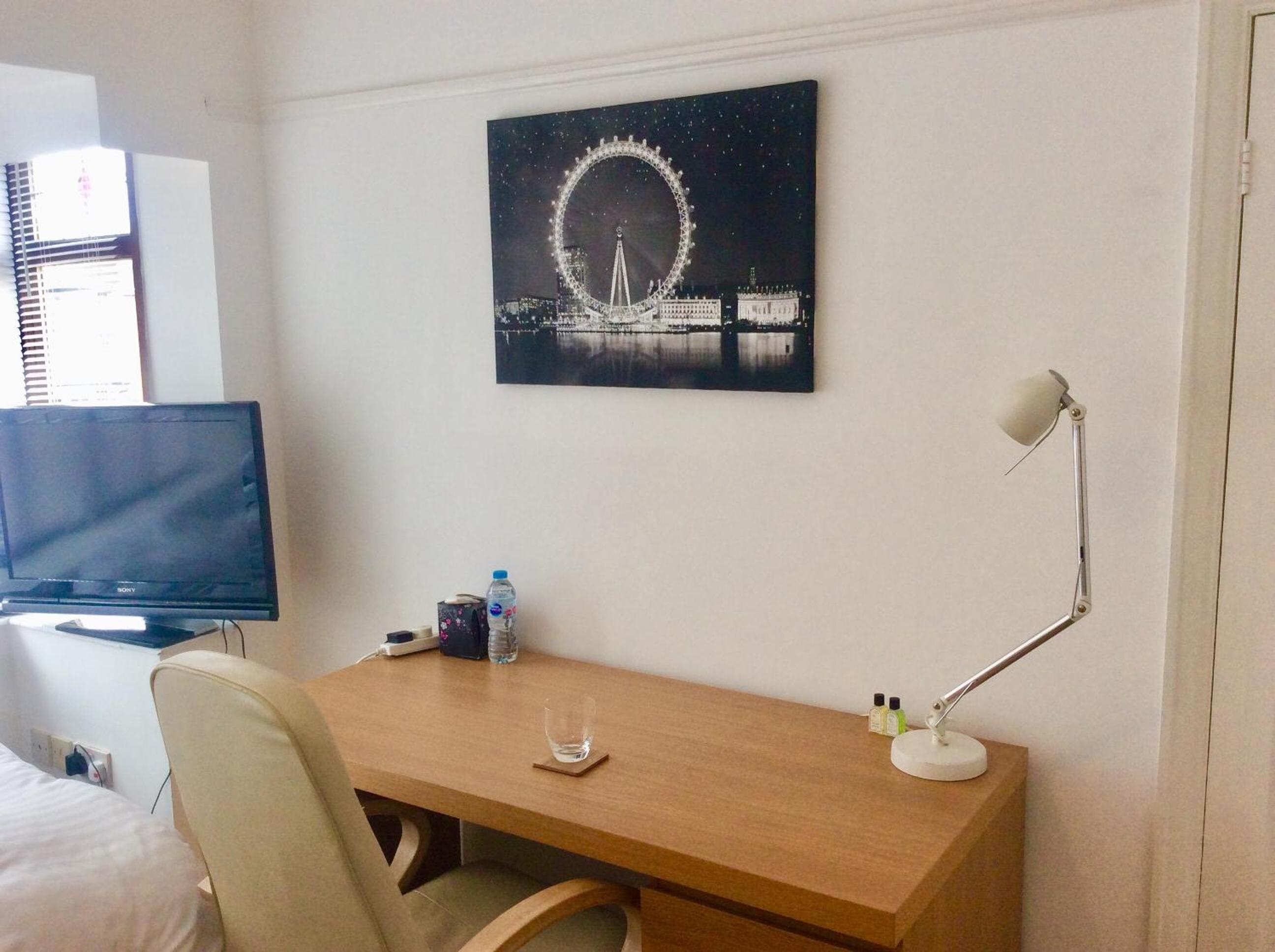 Deluxe Double Room with Street View - Photo 3