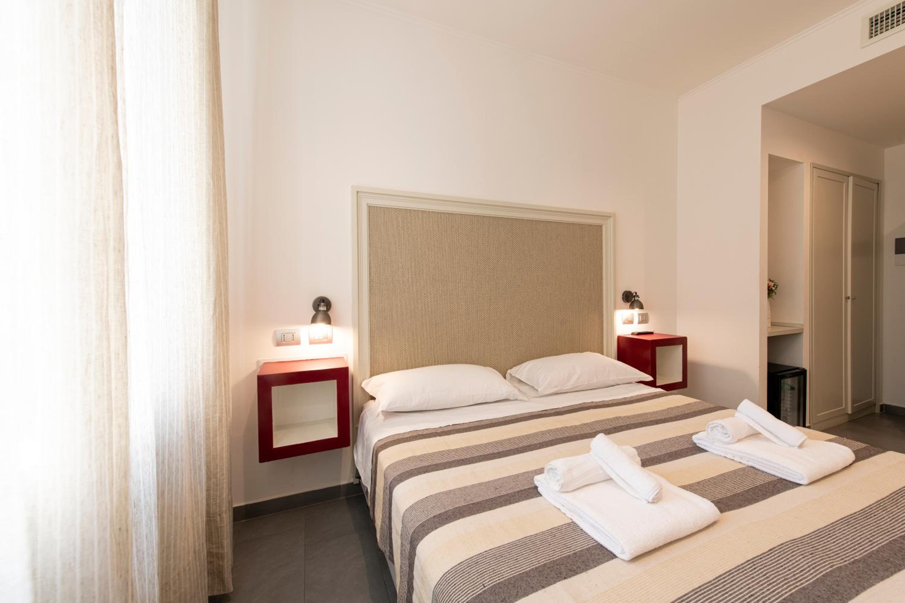 Standard Double or Twin Room photo 1