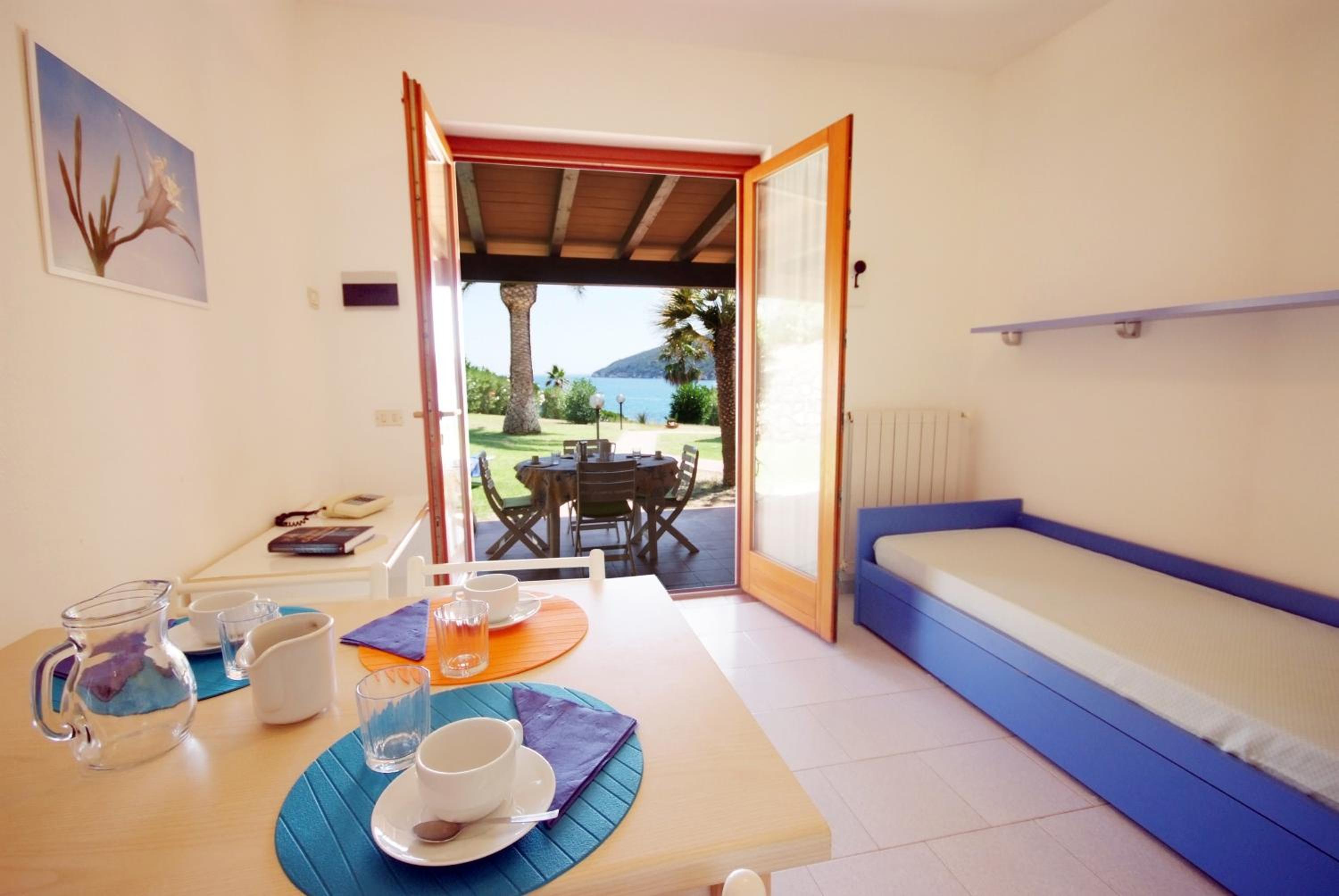 One-Bedroom Apartment (5 Adults) - Photo 1