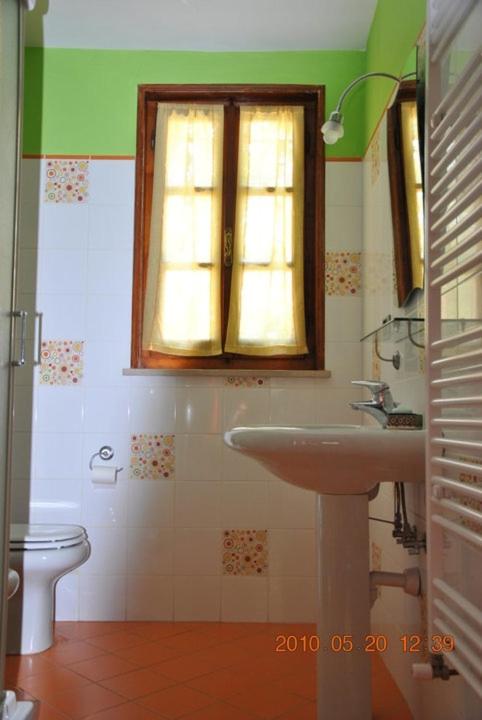 Double Room with Private External Bathroom photo 2