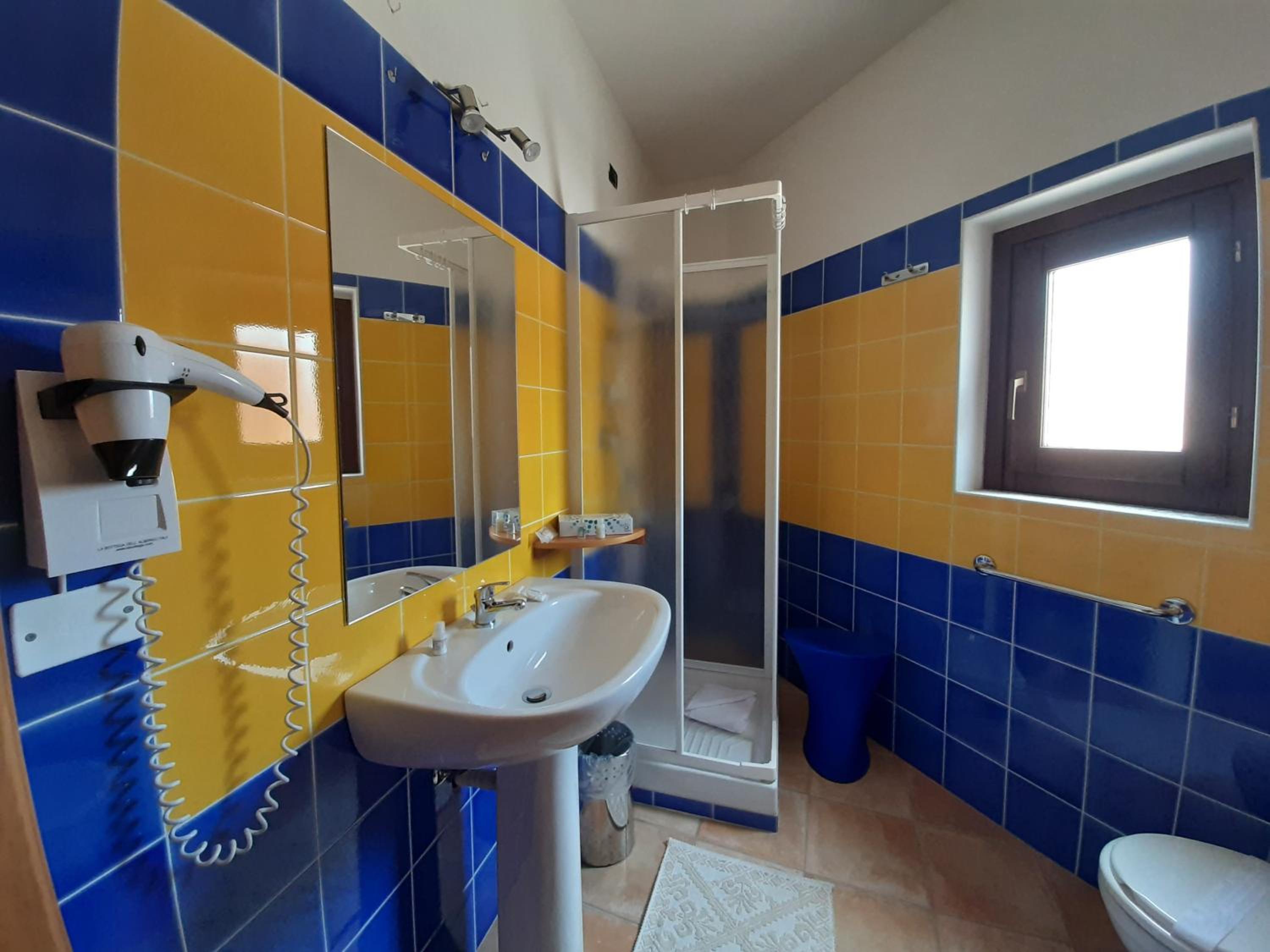 Standard Double Room - Photo 14