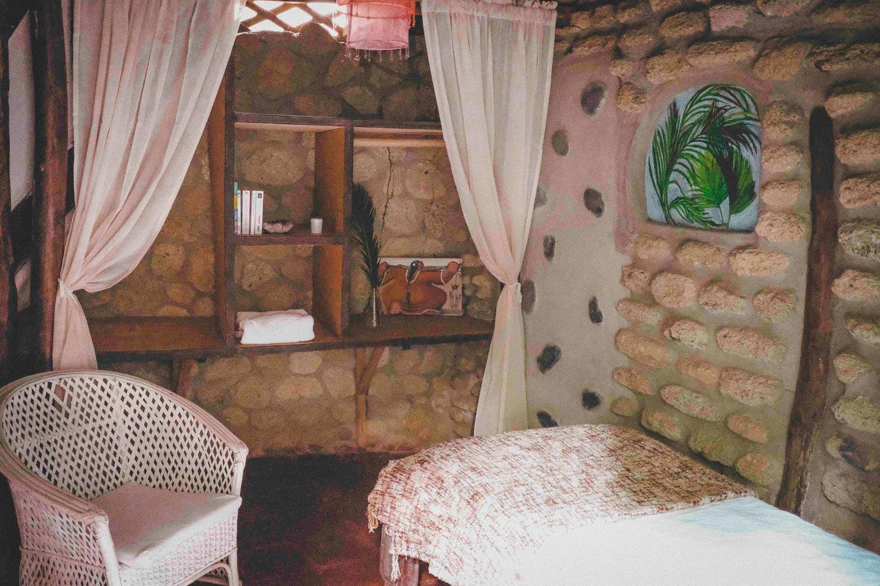 Single Room with Shared Bathroom photo 1