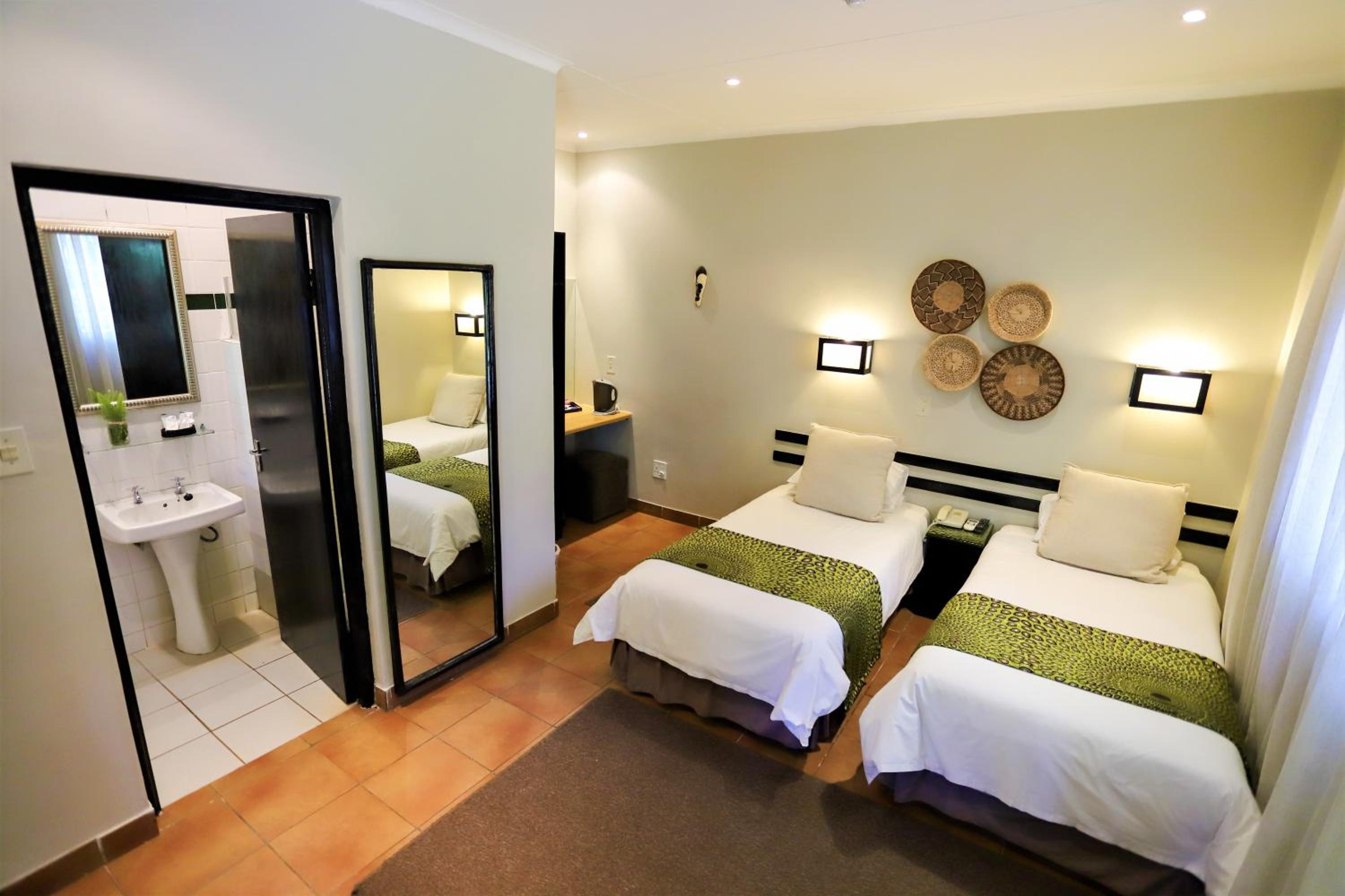 Standard Double or Twin Room photo 2