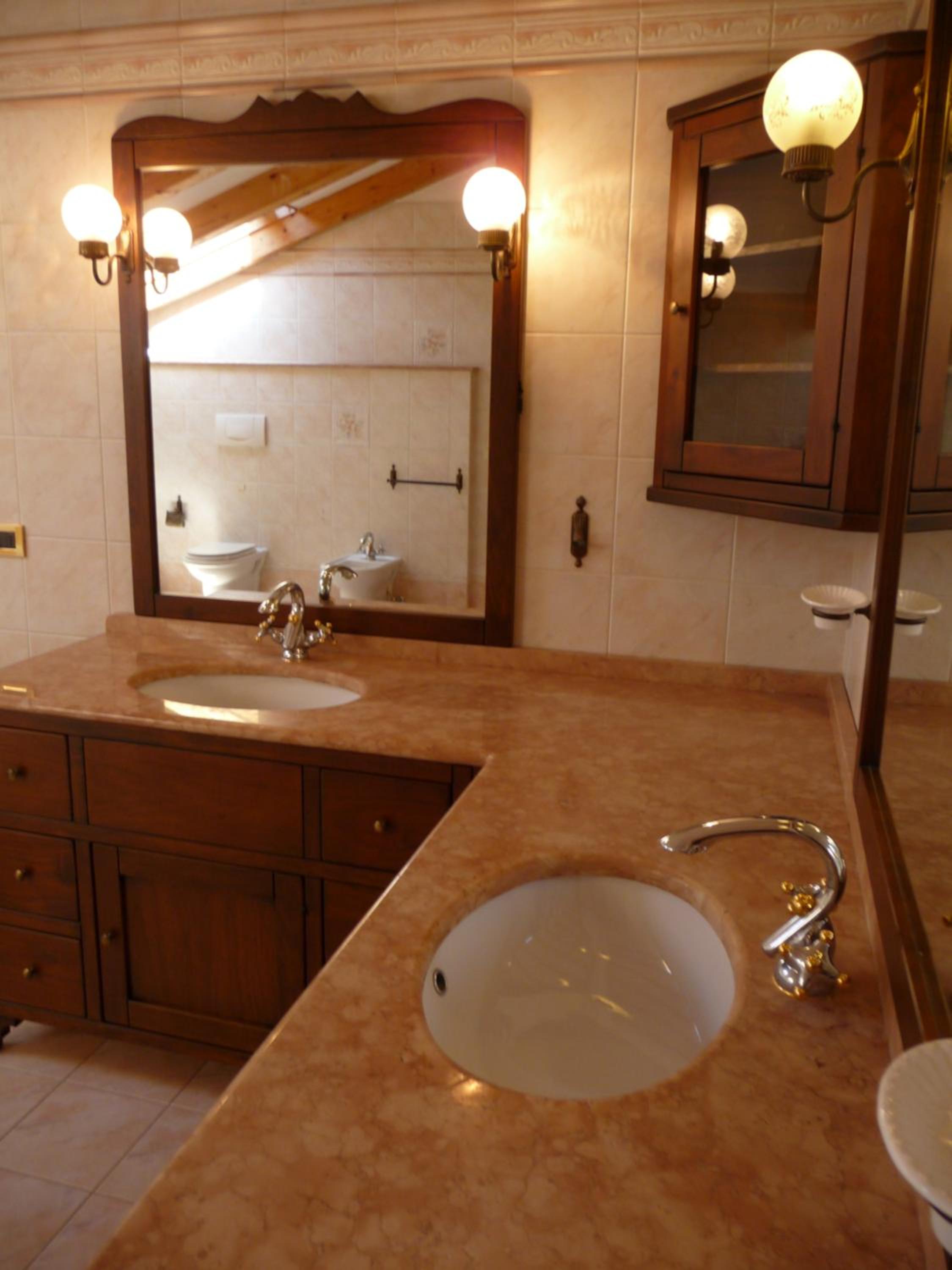 Deluxe Suite with Spa Bath - Photo 8