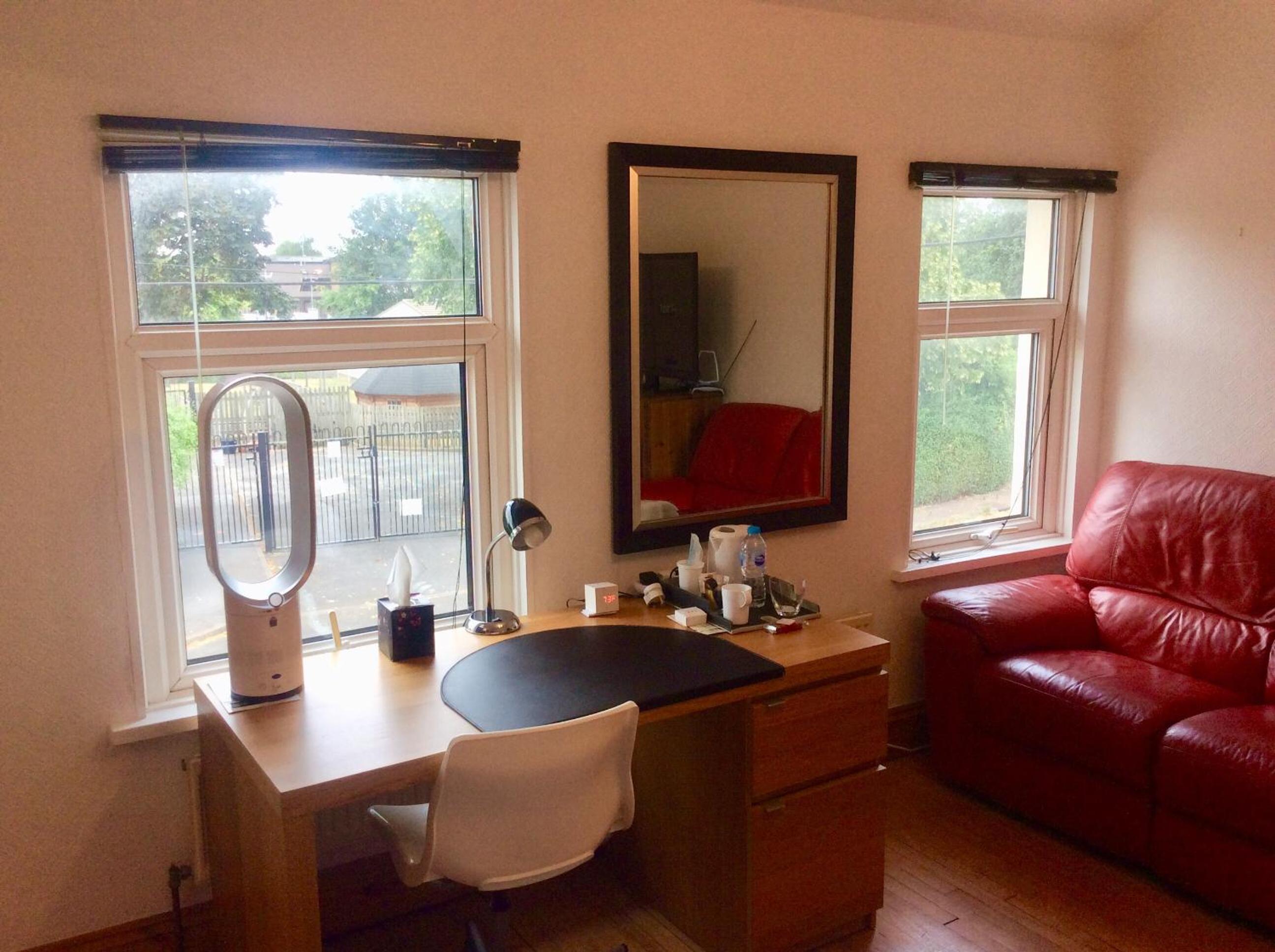 Large Deluxe Double Room with Street View - Photo 2