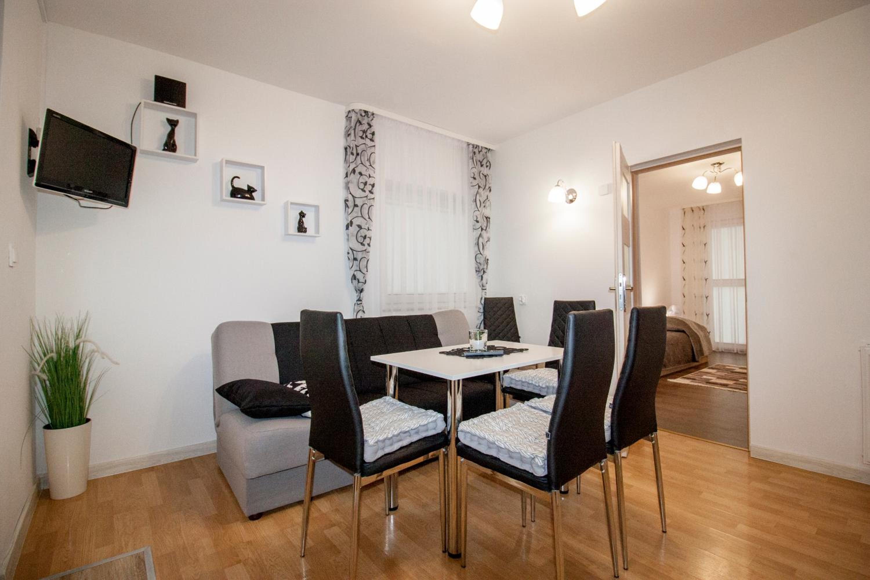 Apartment with Terrace - Photo 11