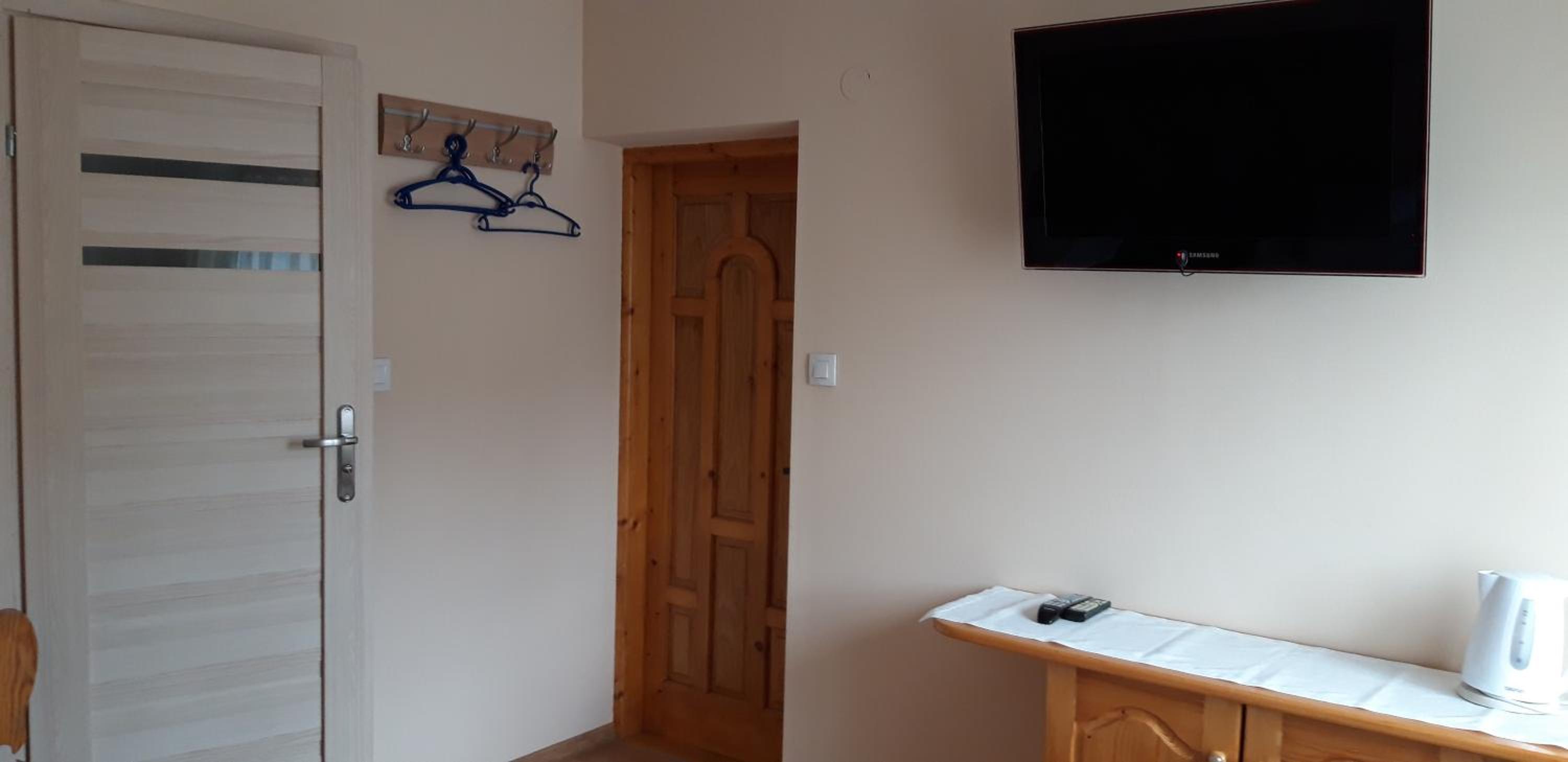 Large Twin Room - Photo 4