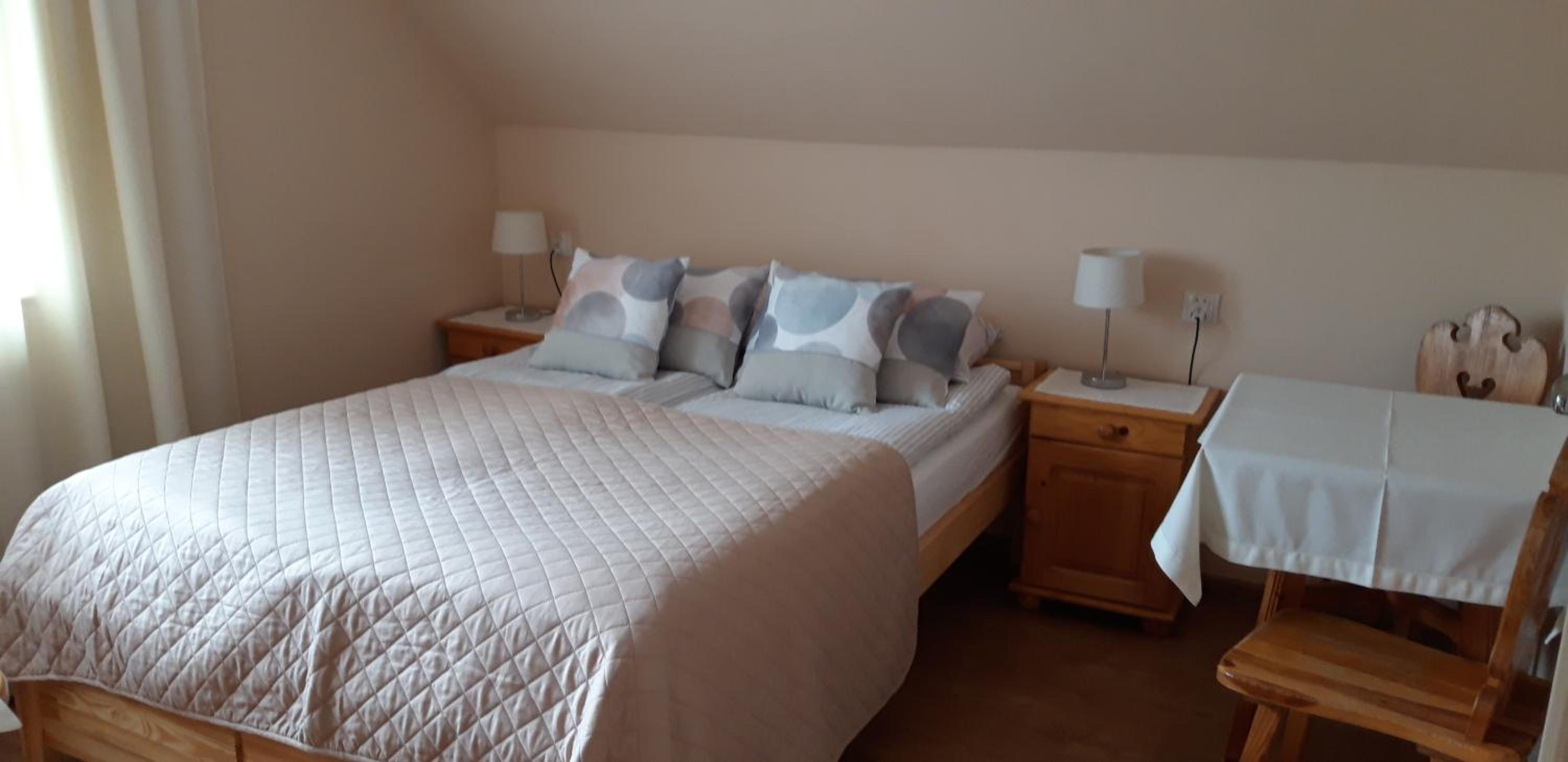 Large Twin Room - Photo 1