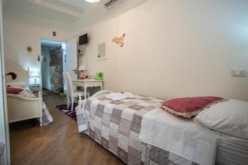 Twin Room with Private External Bathroom