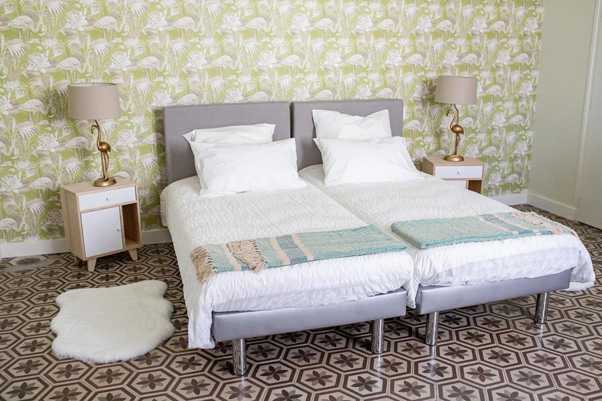 Twin Room with City View - Photo 2