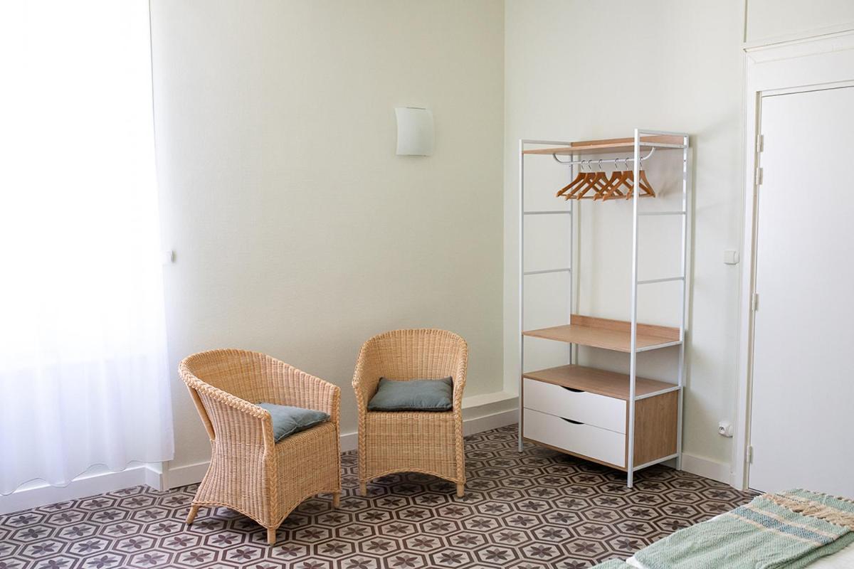Twin Room with City View - Photo 3