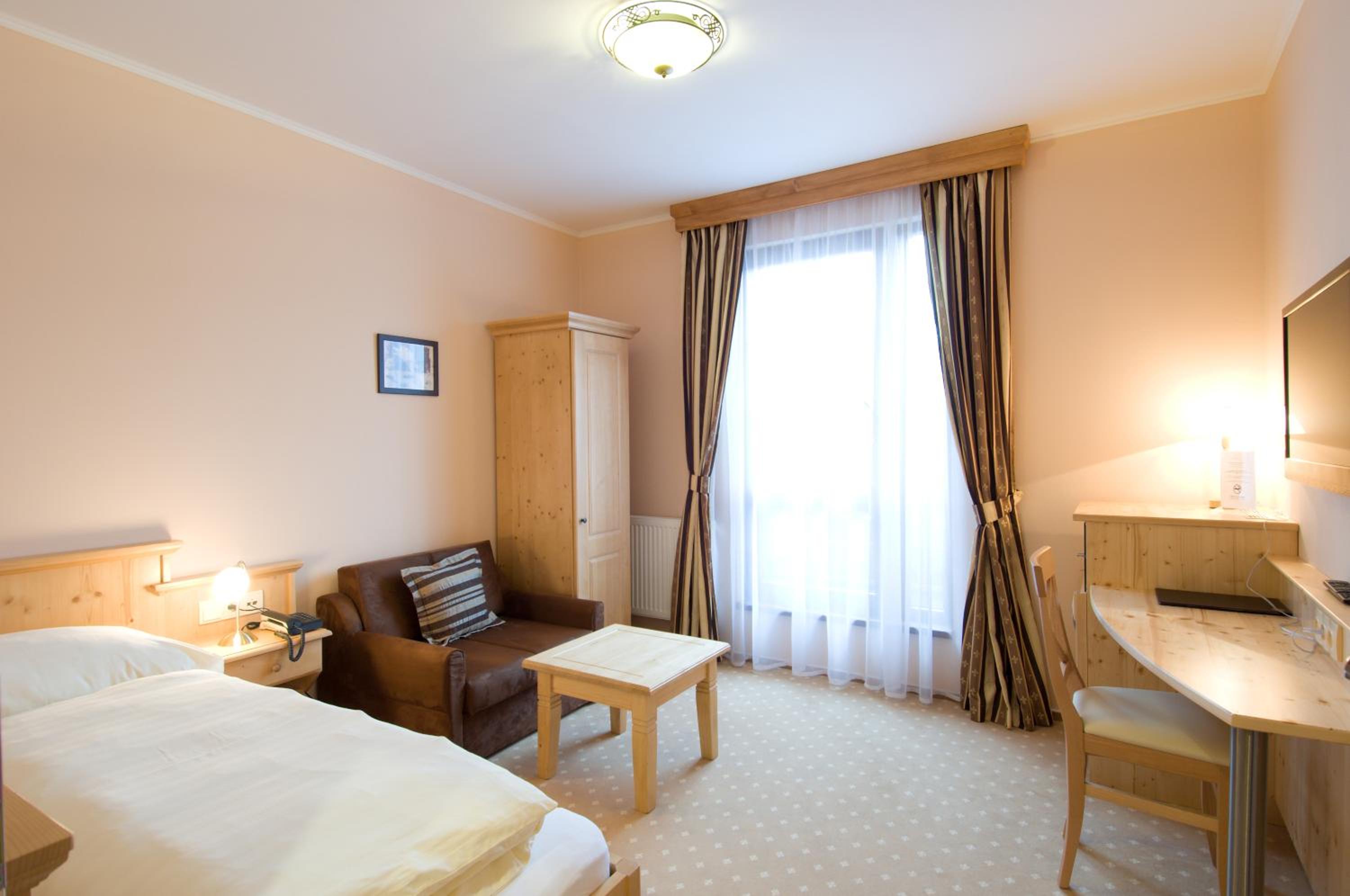 Economy Double Room photo 2