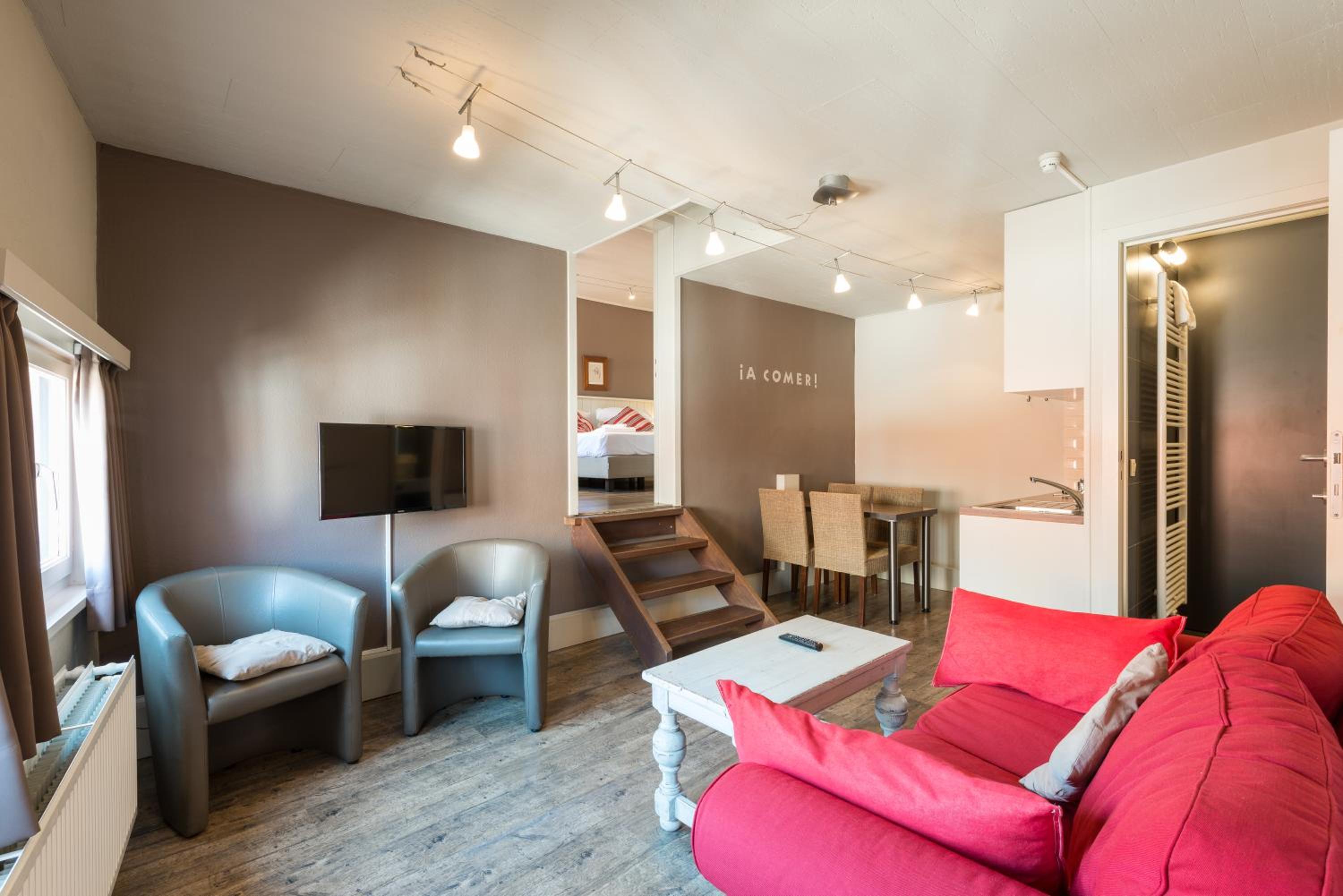 Deluxe Family Room