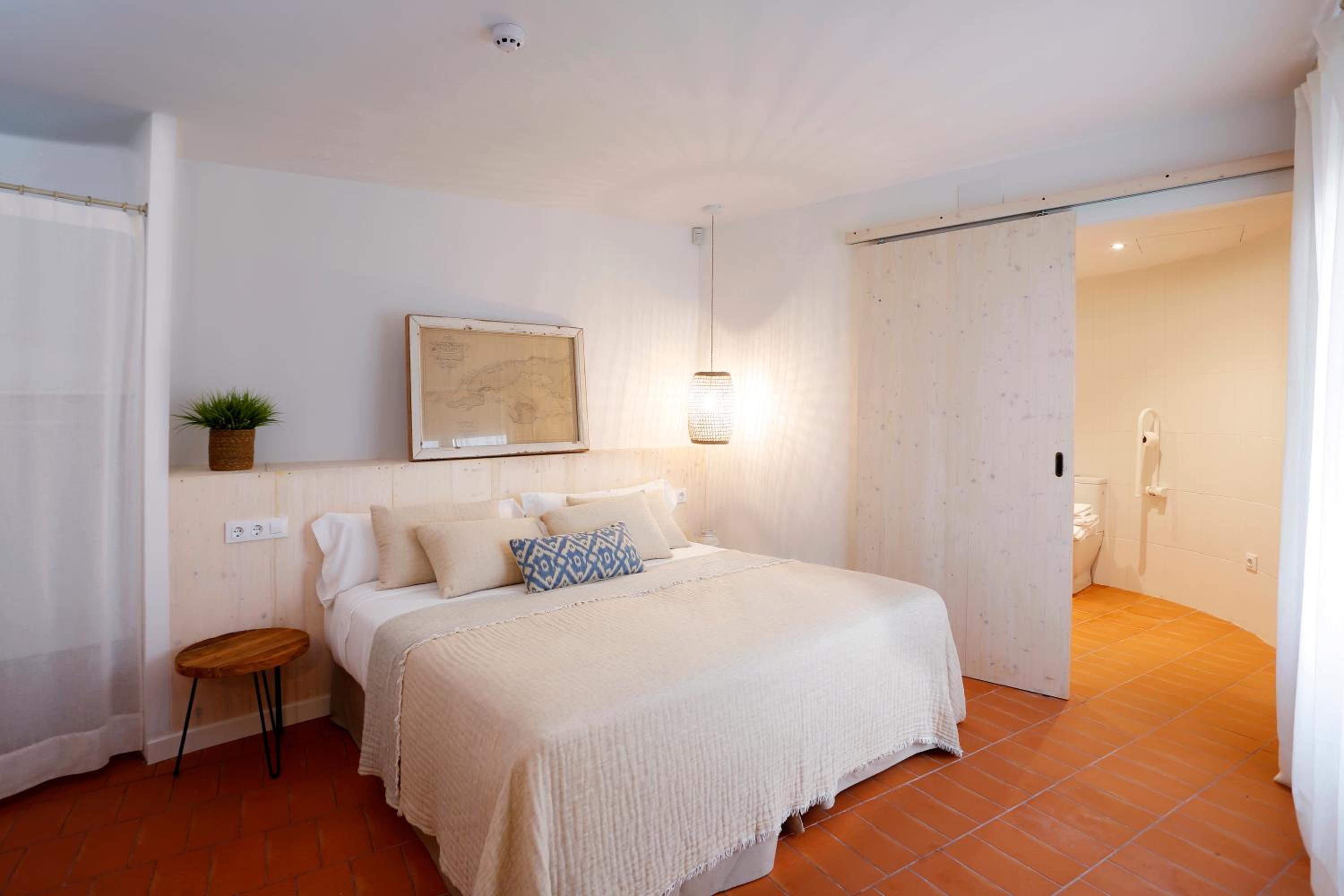 Double Room - Disability Access photo 3