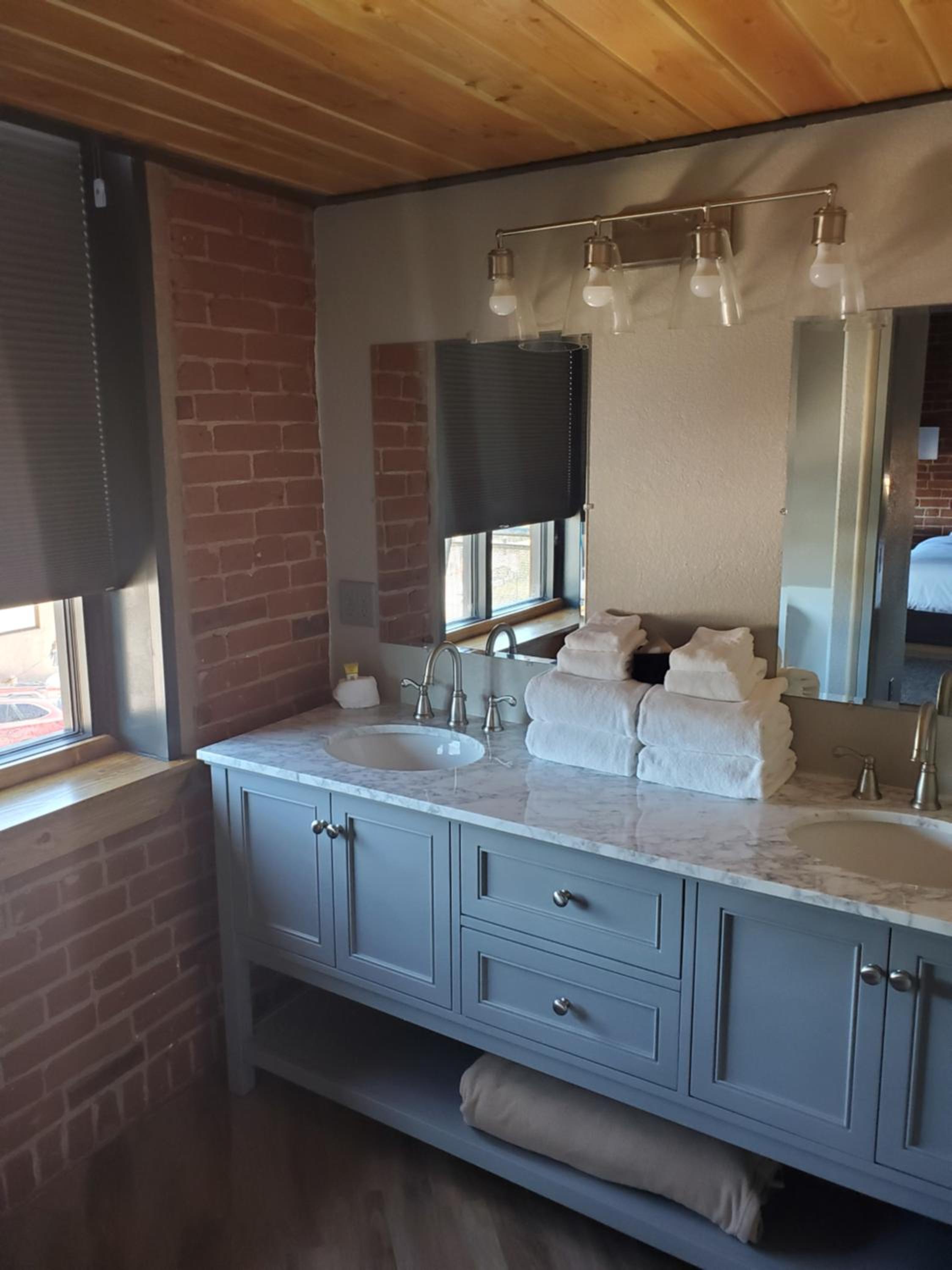 Superior King Room - Photo 12