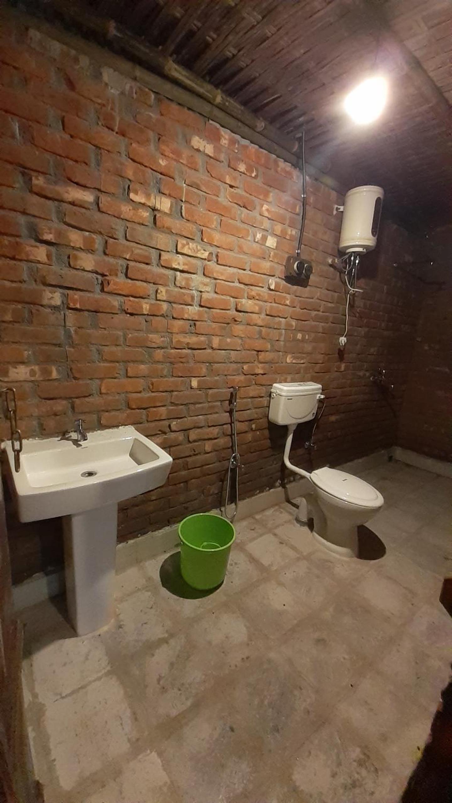 Standard Double Room - Photo 12