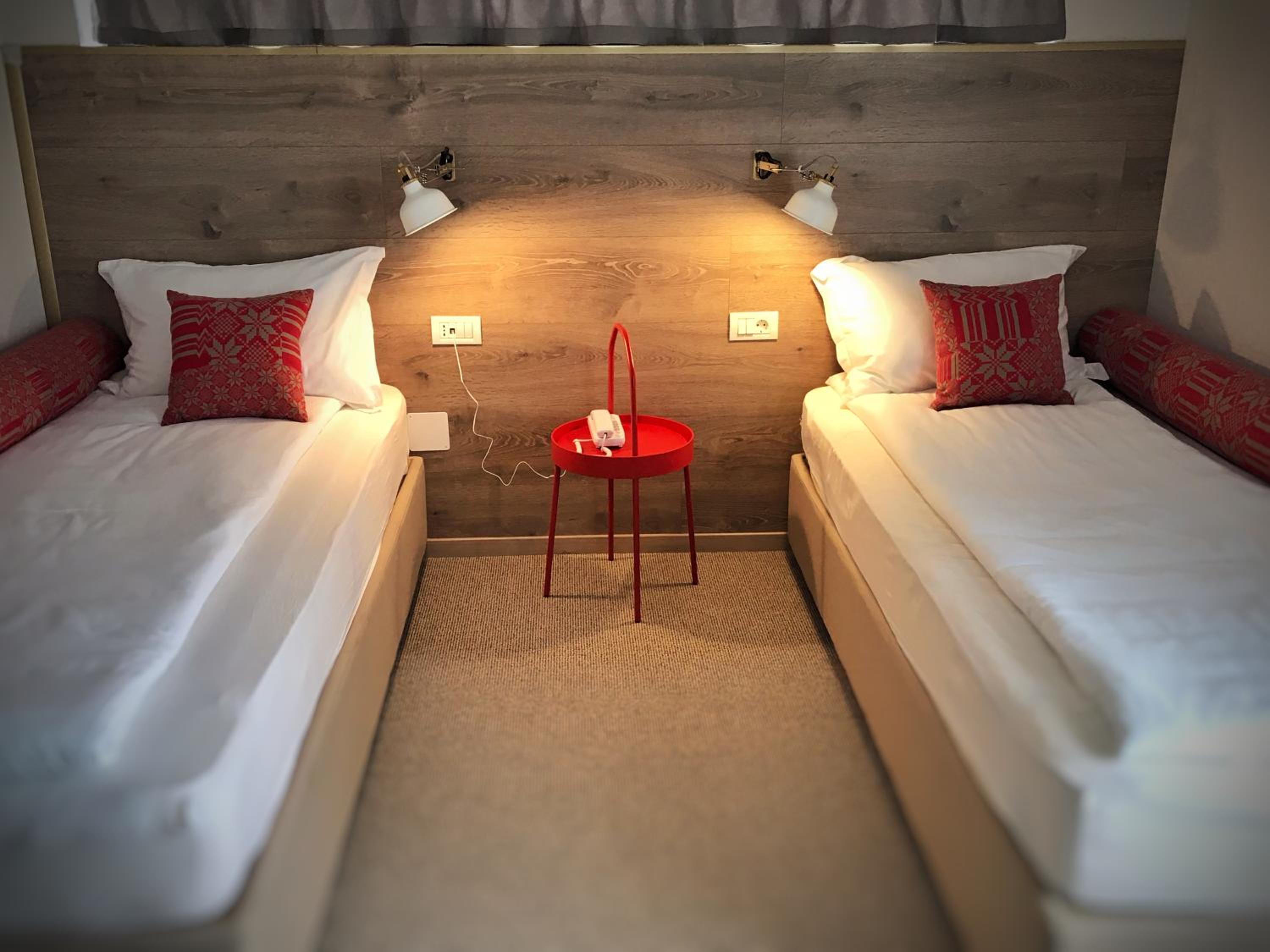 Standard Twin Room - Photo 1