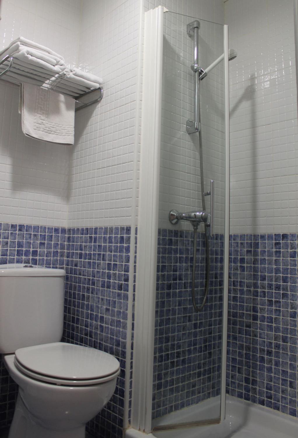 Single Room with Private Bathroom photo 3