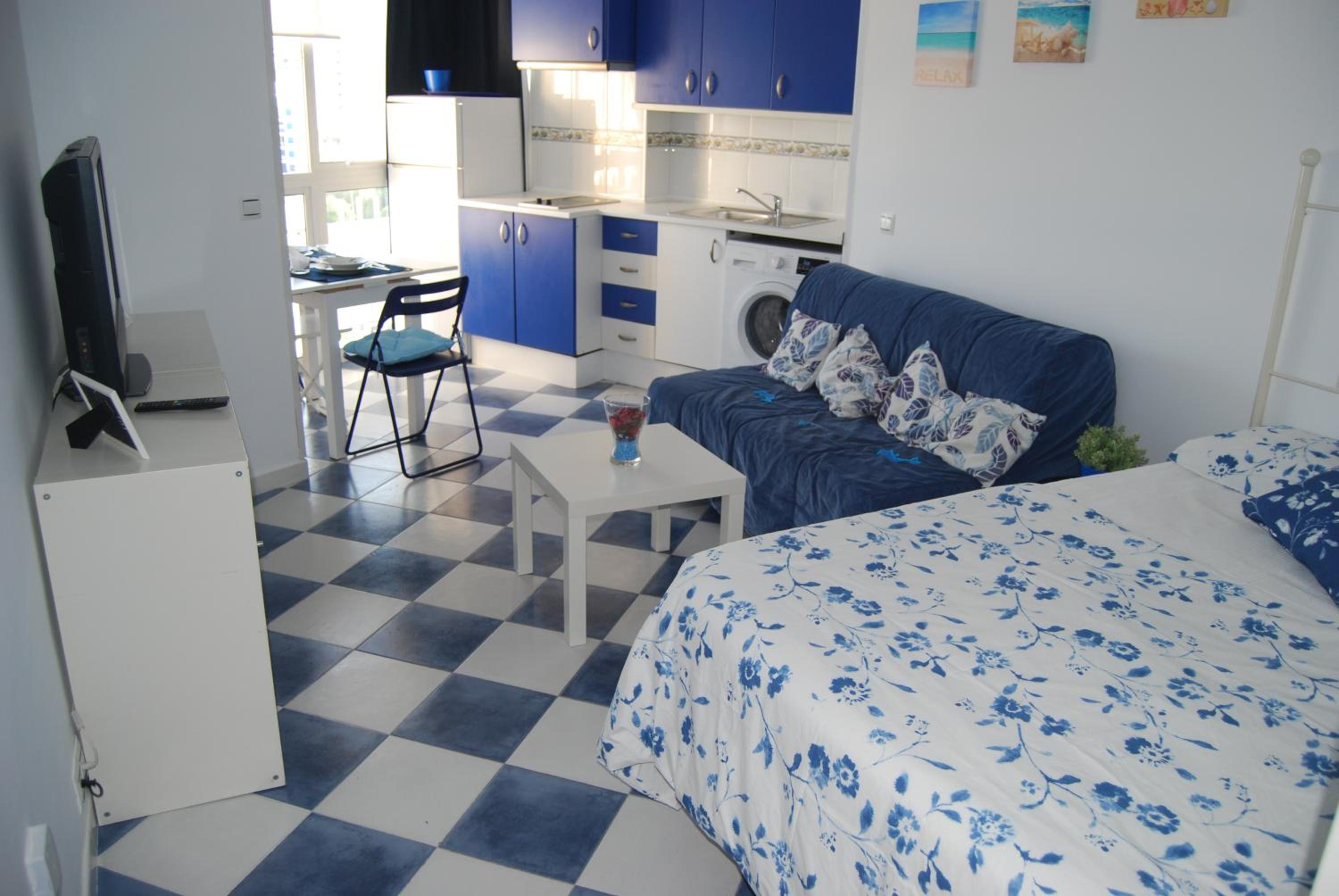 Estudio con vista al mar