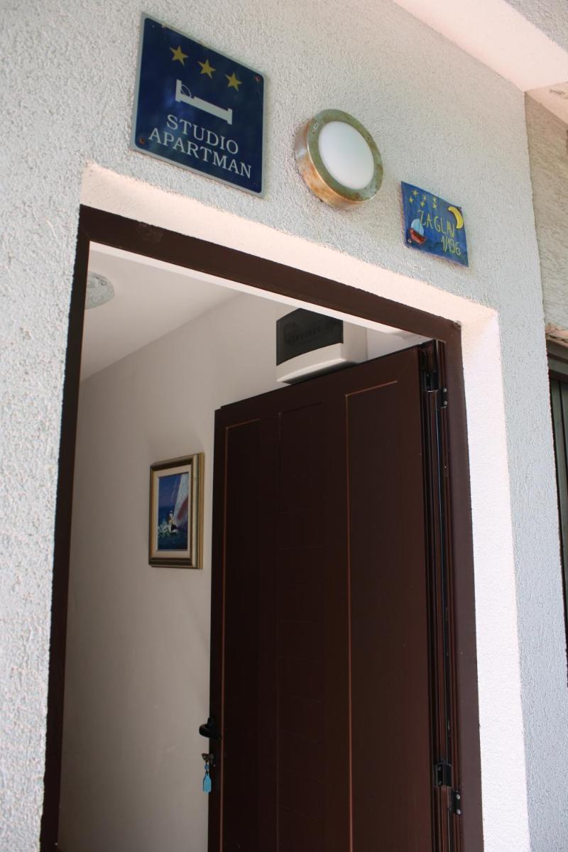 Studio Apartment photo 1