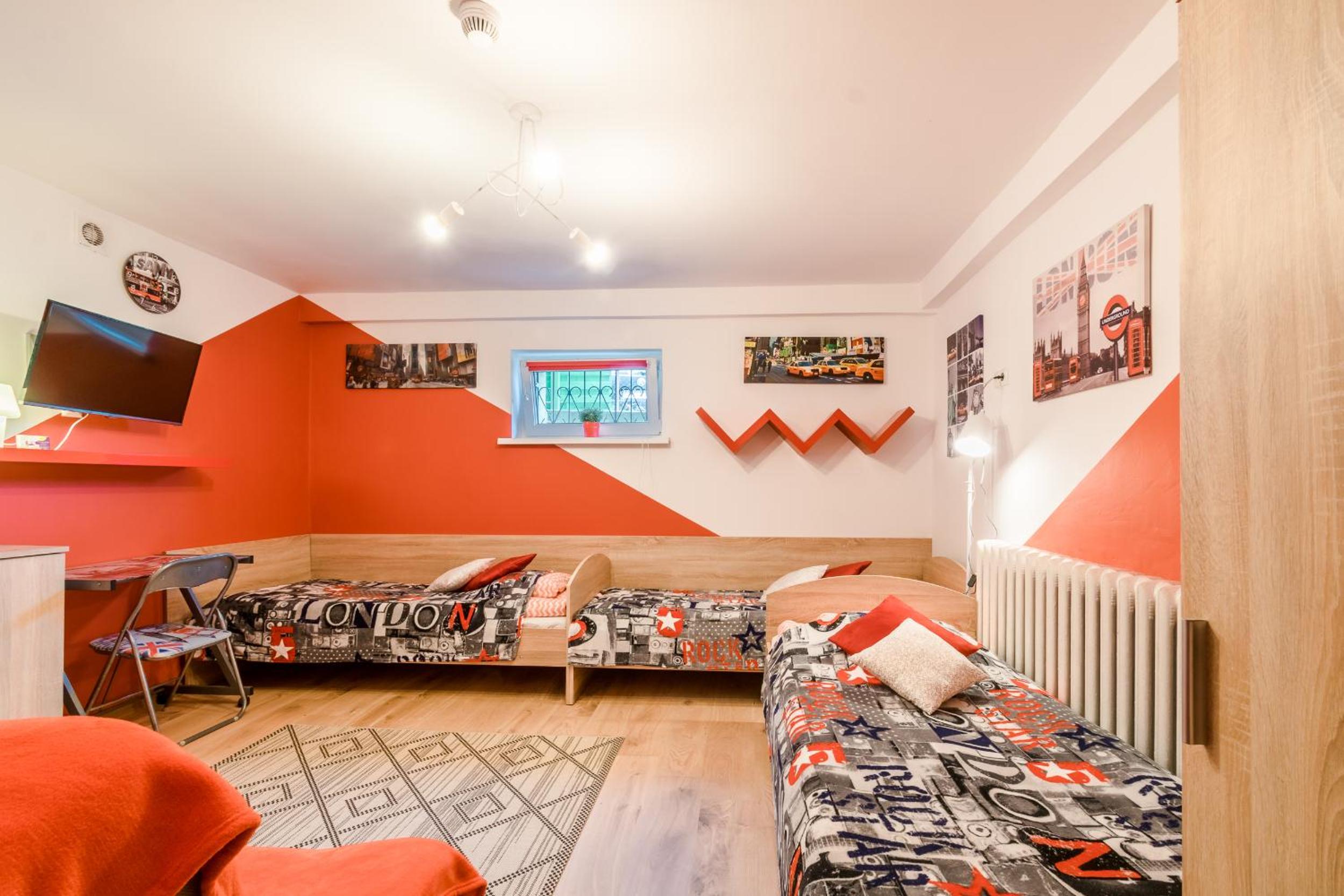 Economy Triple Room - Photo 4
