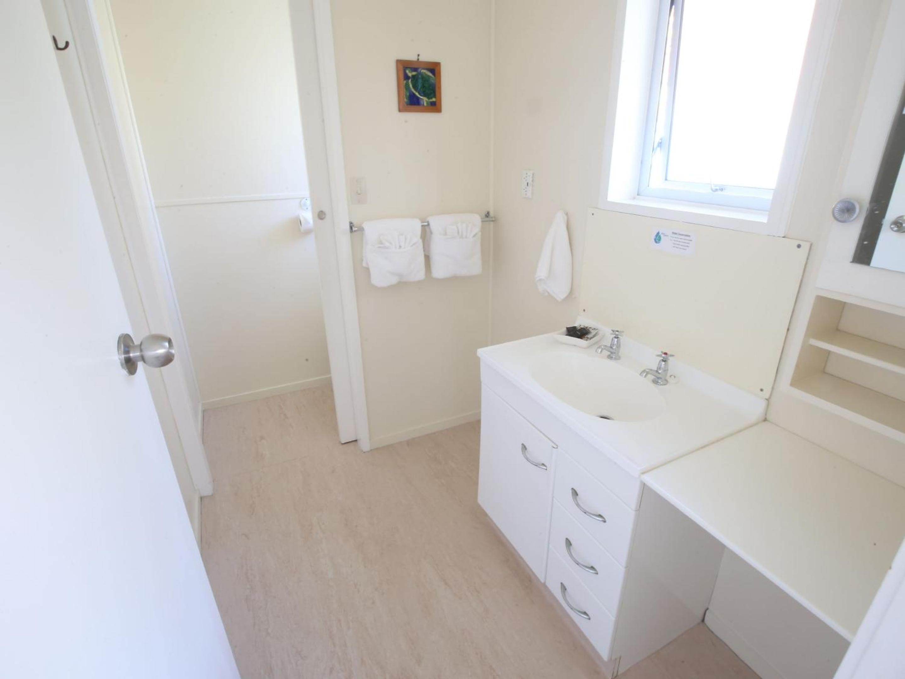 Deluxe Queen Suite - Photo 3