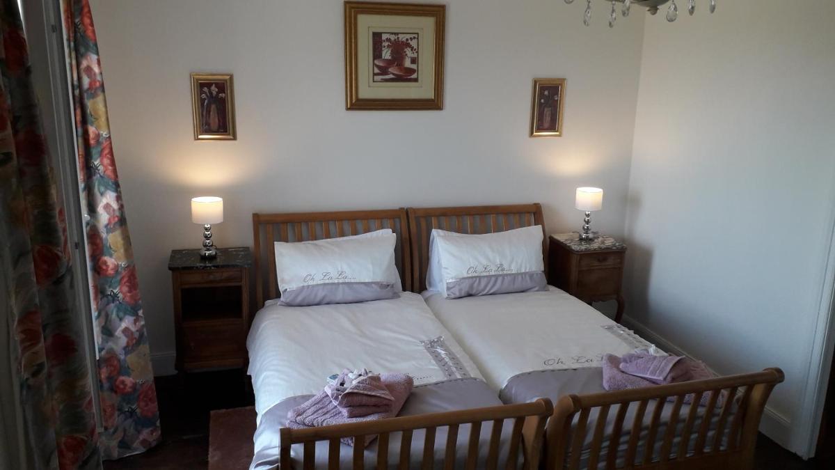 Double or Twin Room with Private Bathroom photo 2