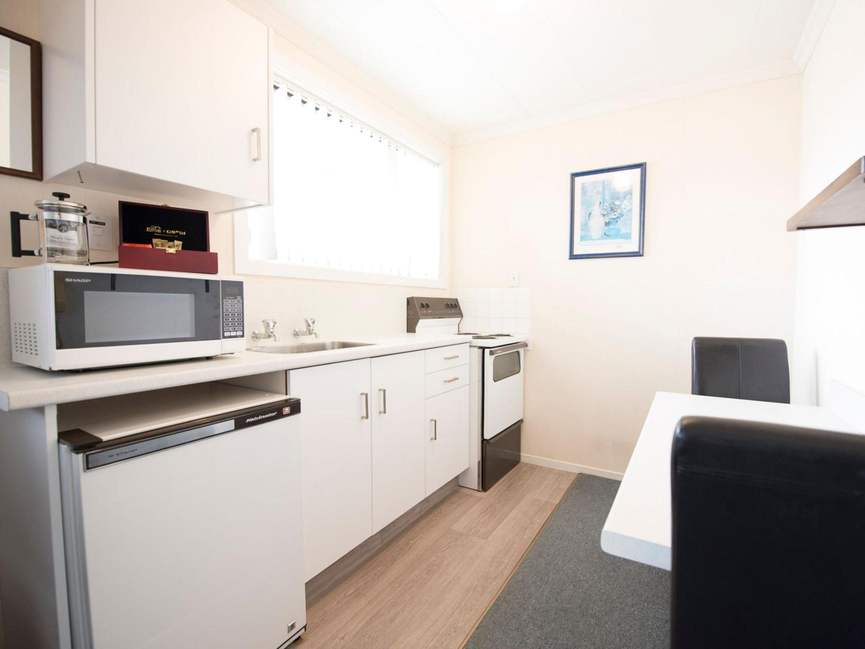 One-Bedroom Suite with Spa Bath - Photo 4