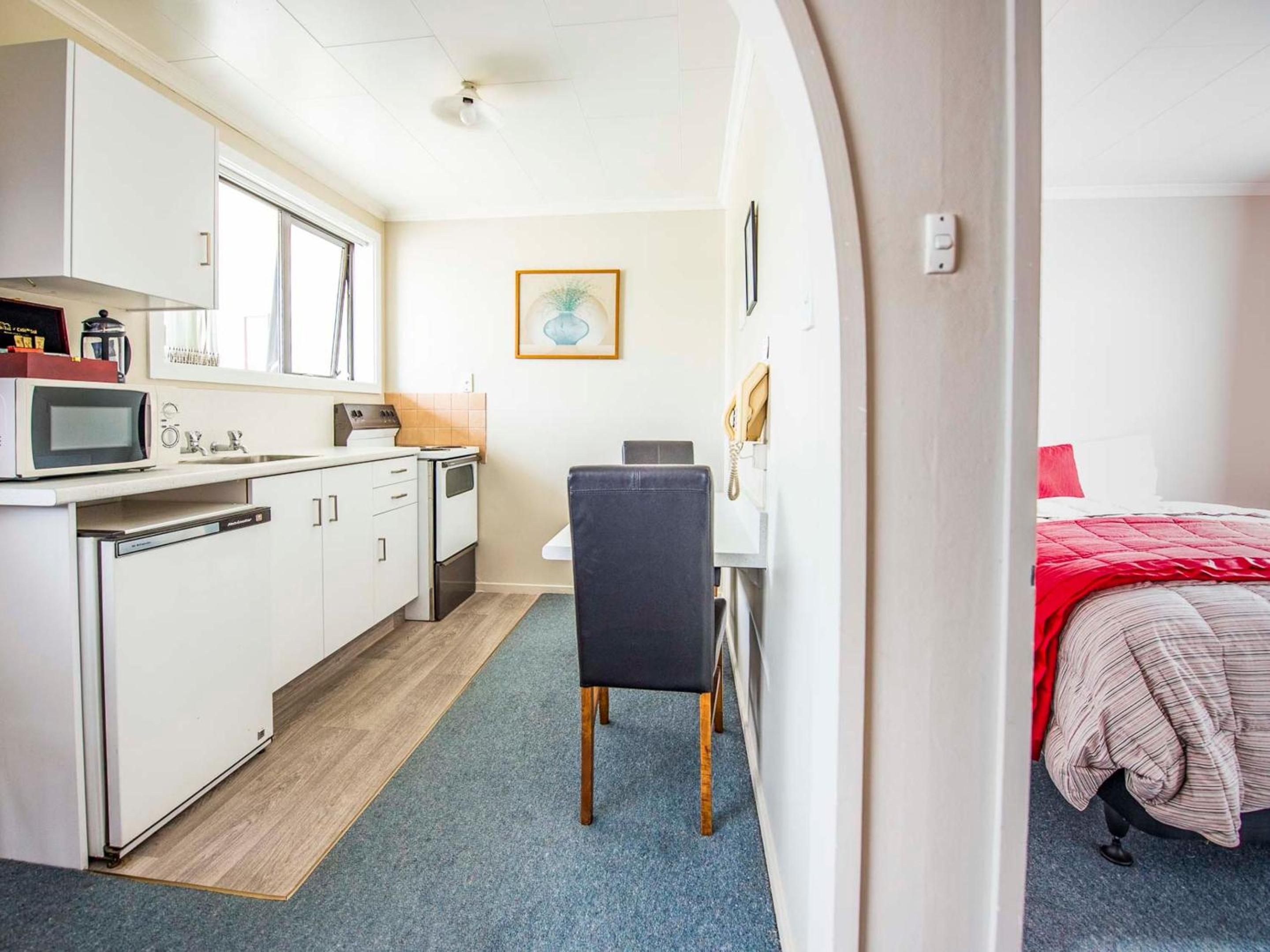 One-Bedroom Suite - Photo 8