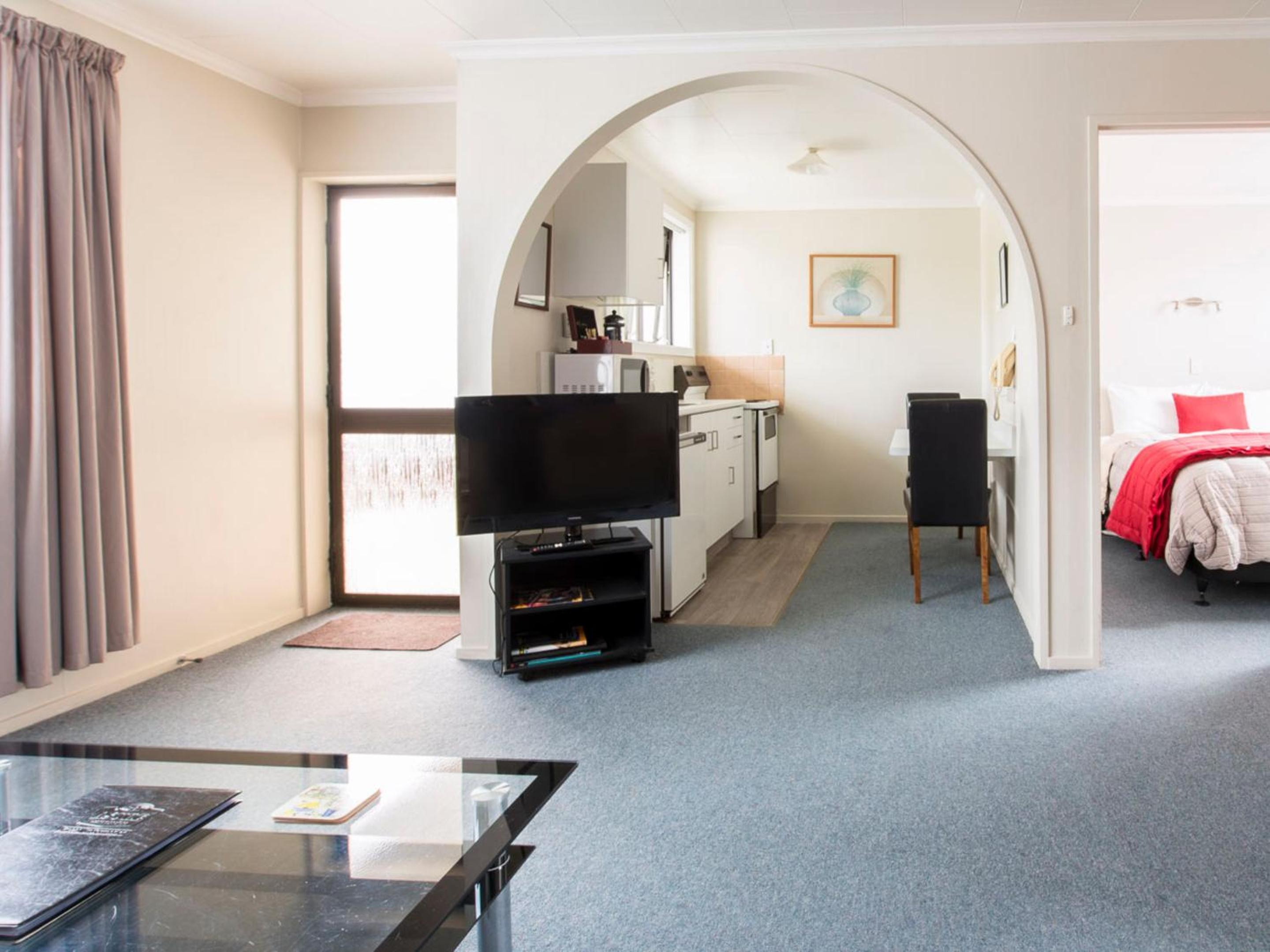 One-Bedroom Suite - Photo 3