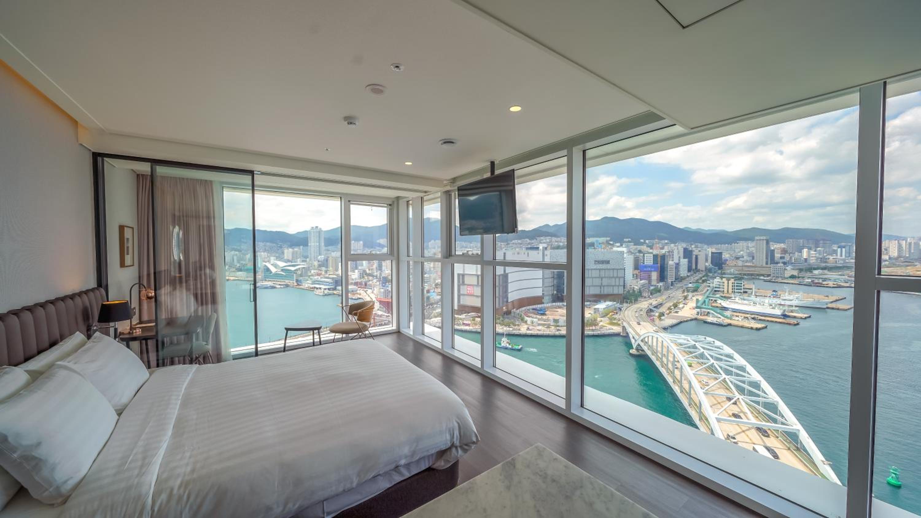Corner Double Room with Ocean View - Photo 1