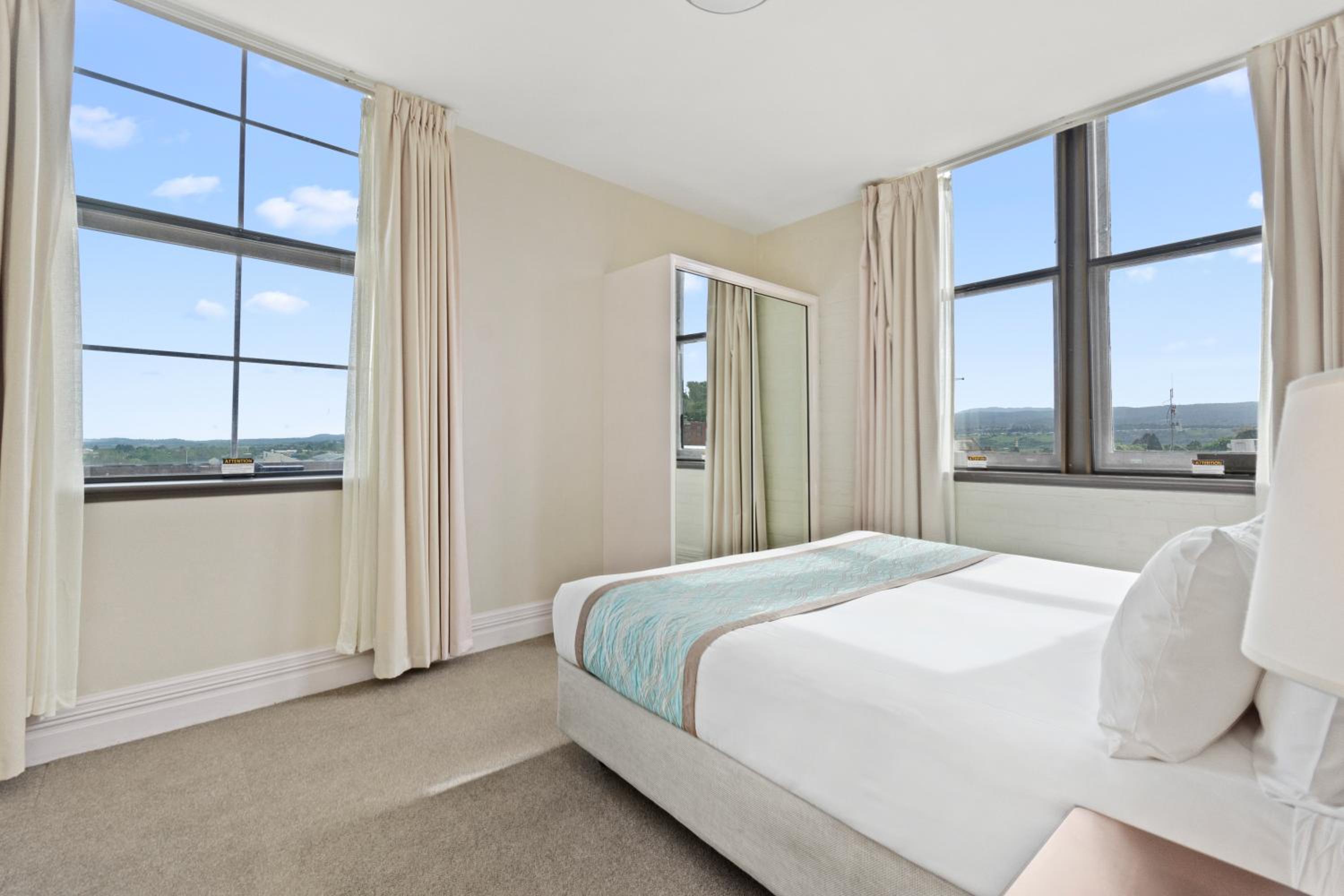 Two-Bedroom Apartment - Photo 2