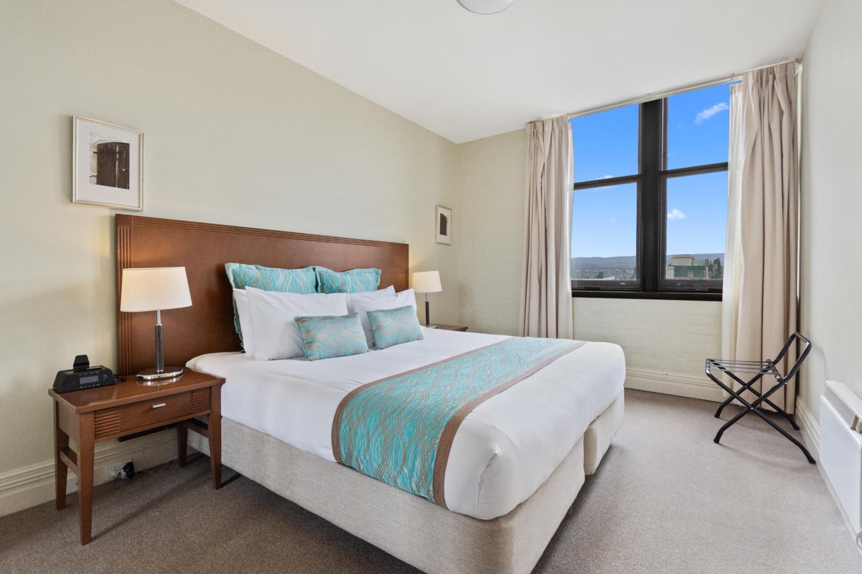 One-Bedroom Apartment - Photo 3