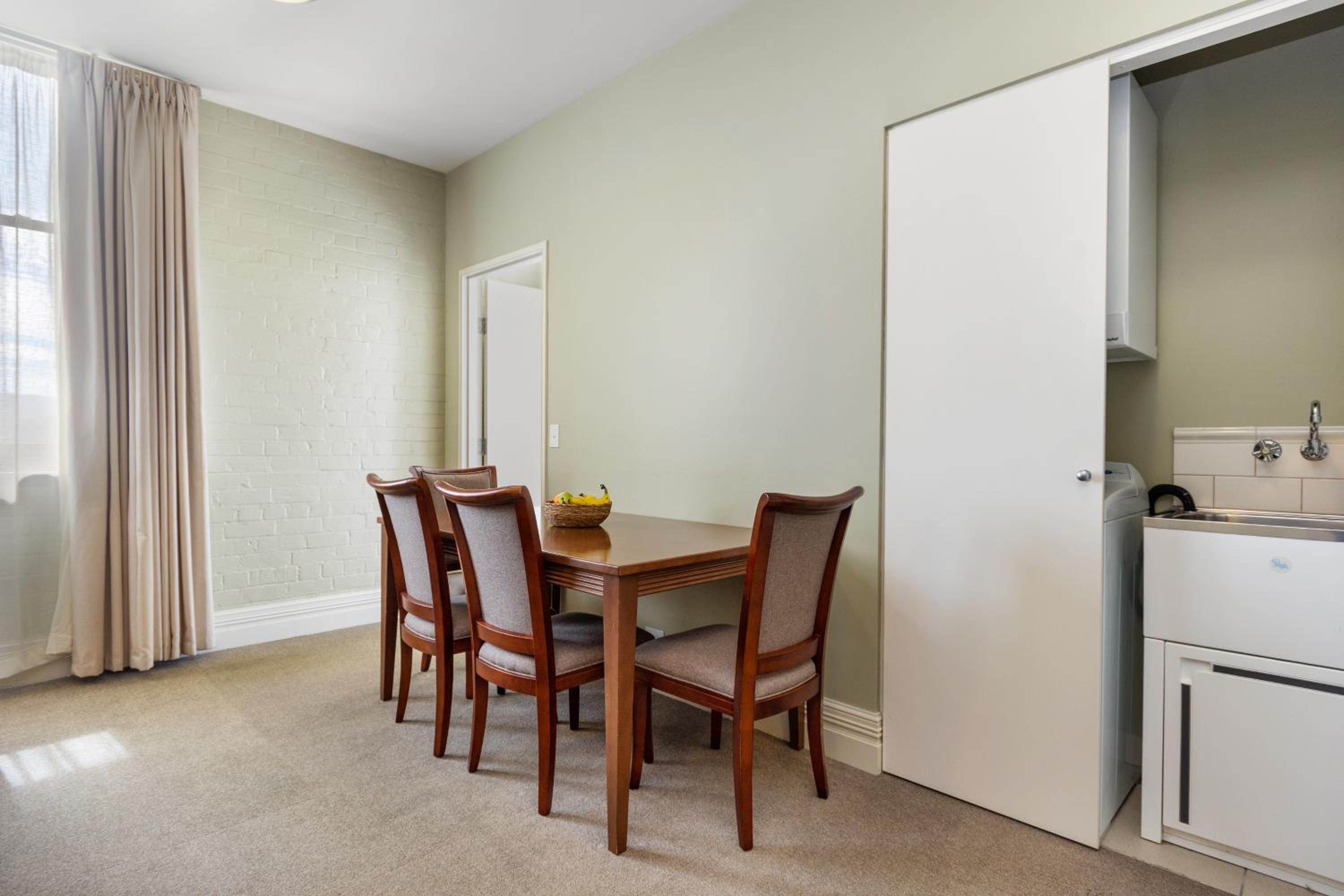 One-Bedroom Apartment - Photo 4