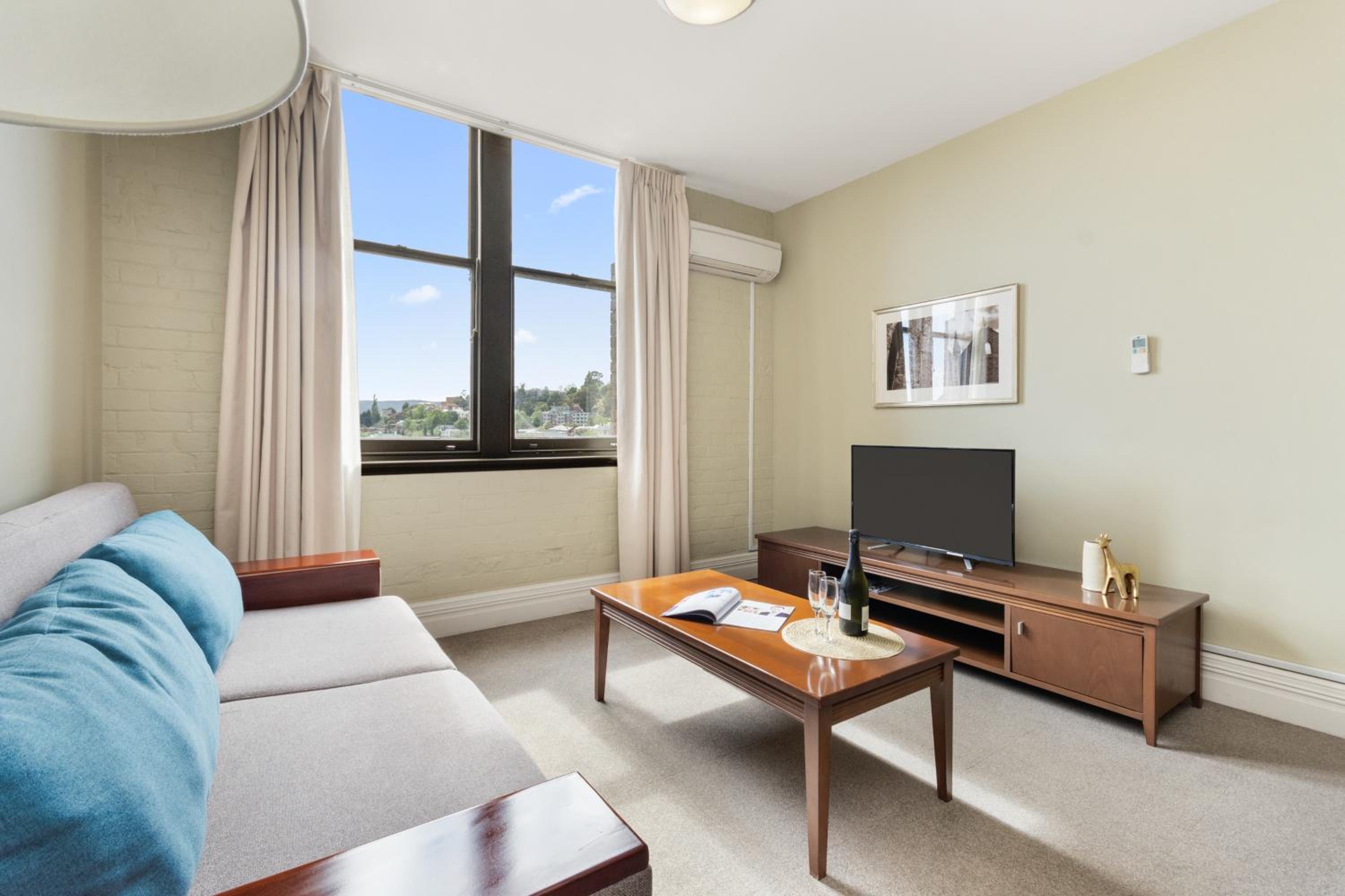 One-Bedroom Apartment - Photo 1