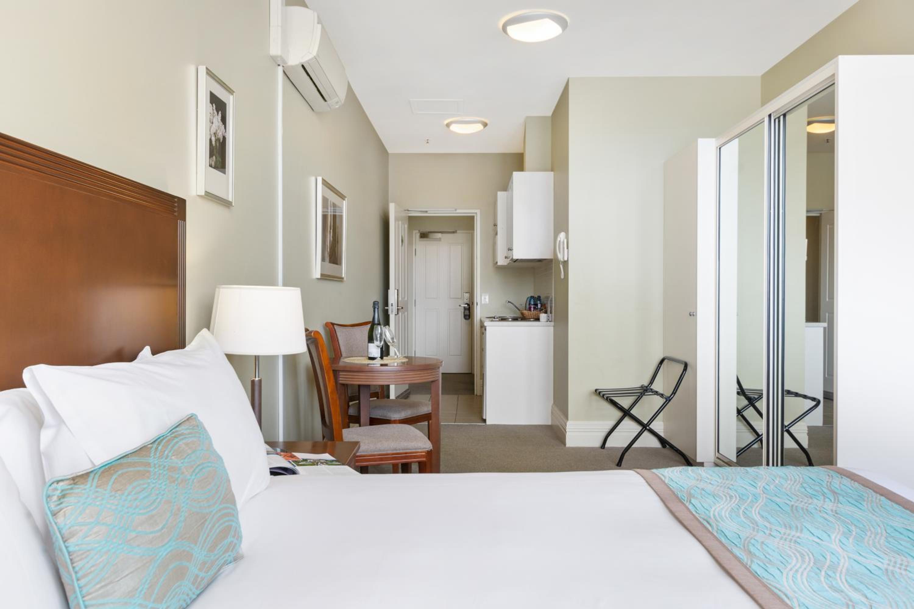 Studio Apartment - Photo 4