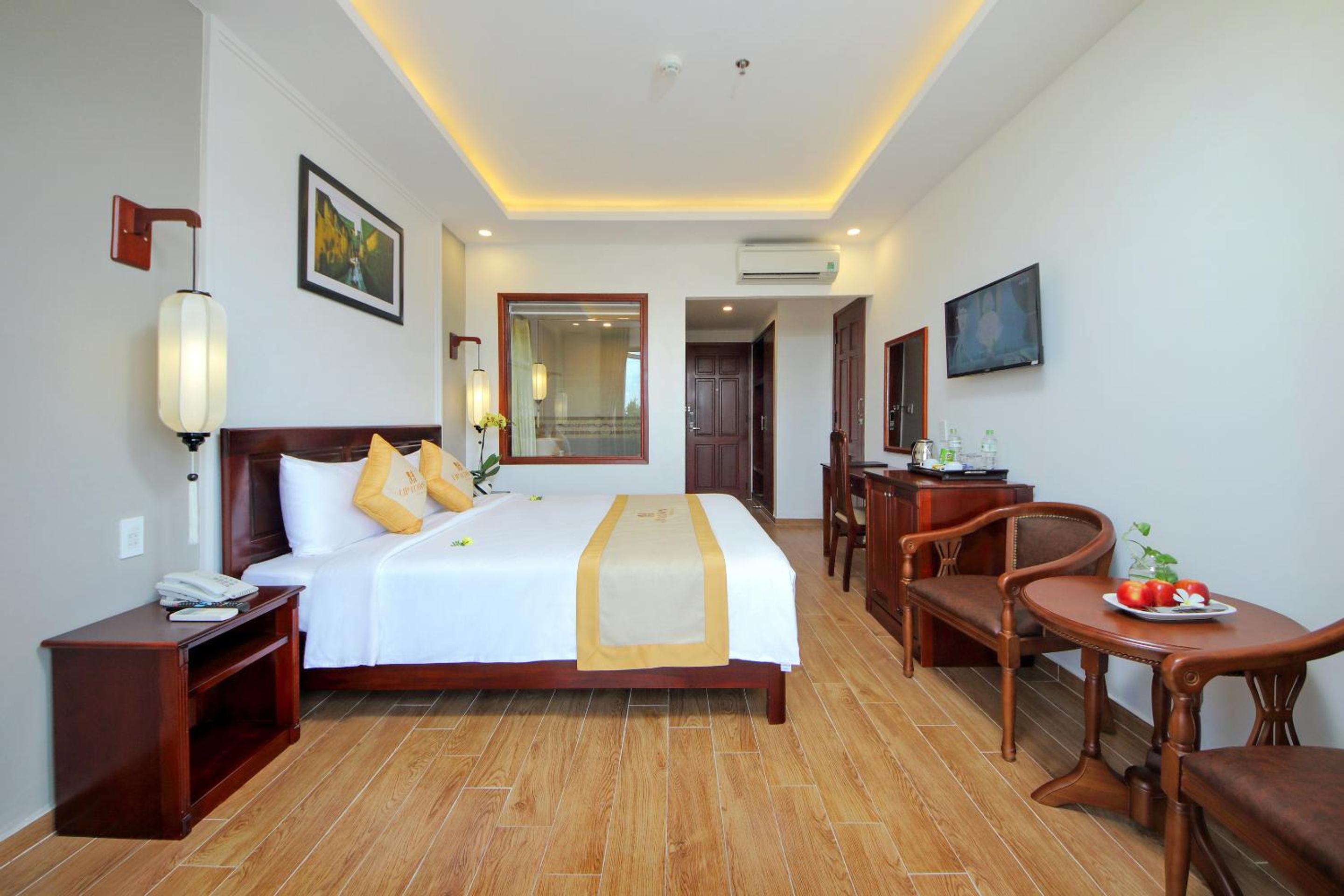Deluxe Double Room City View with Balcony