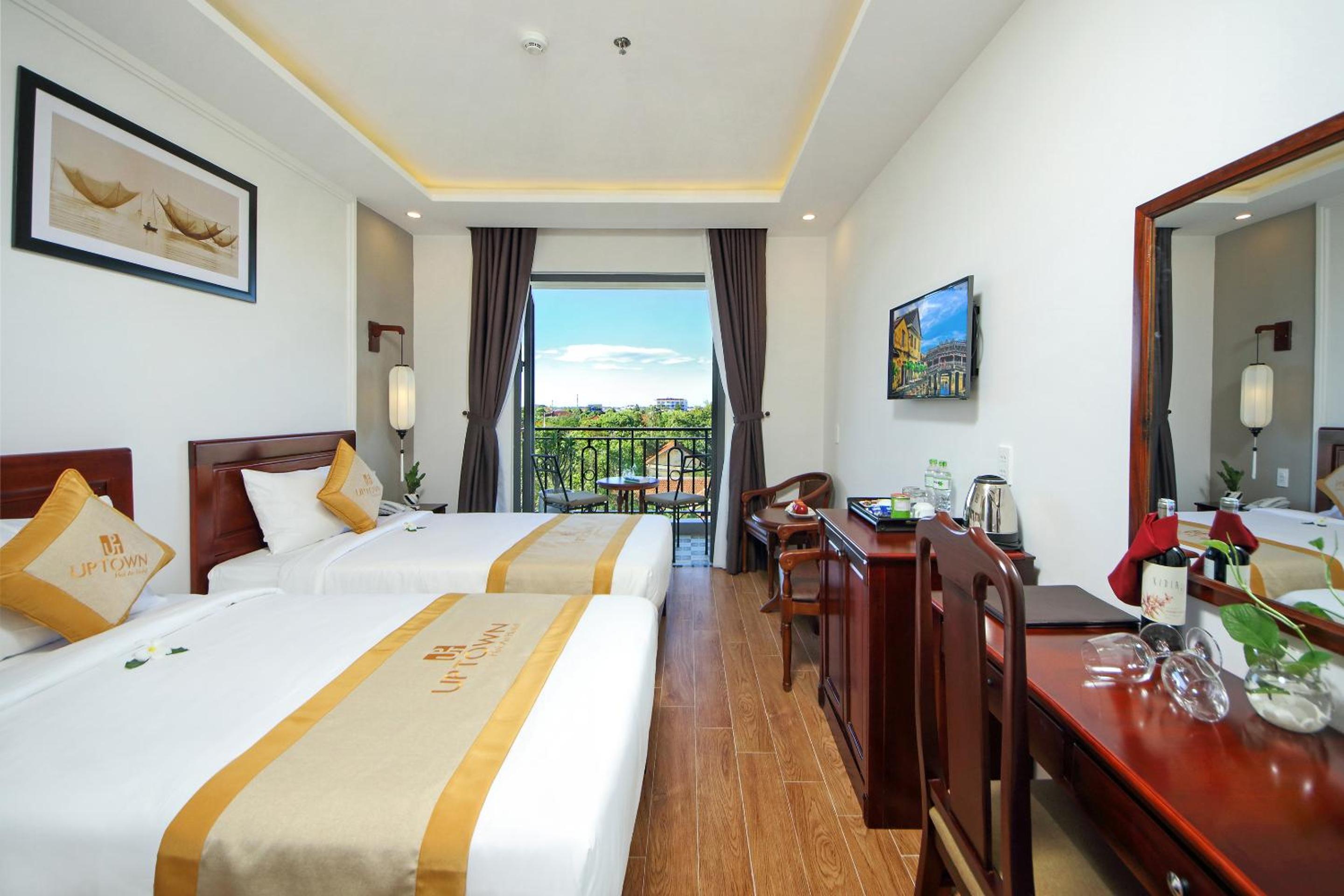 Deluxe Twin Room City View with Balcony