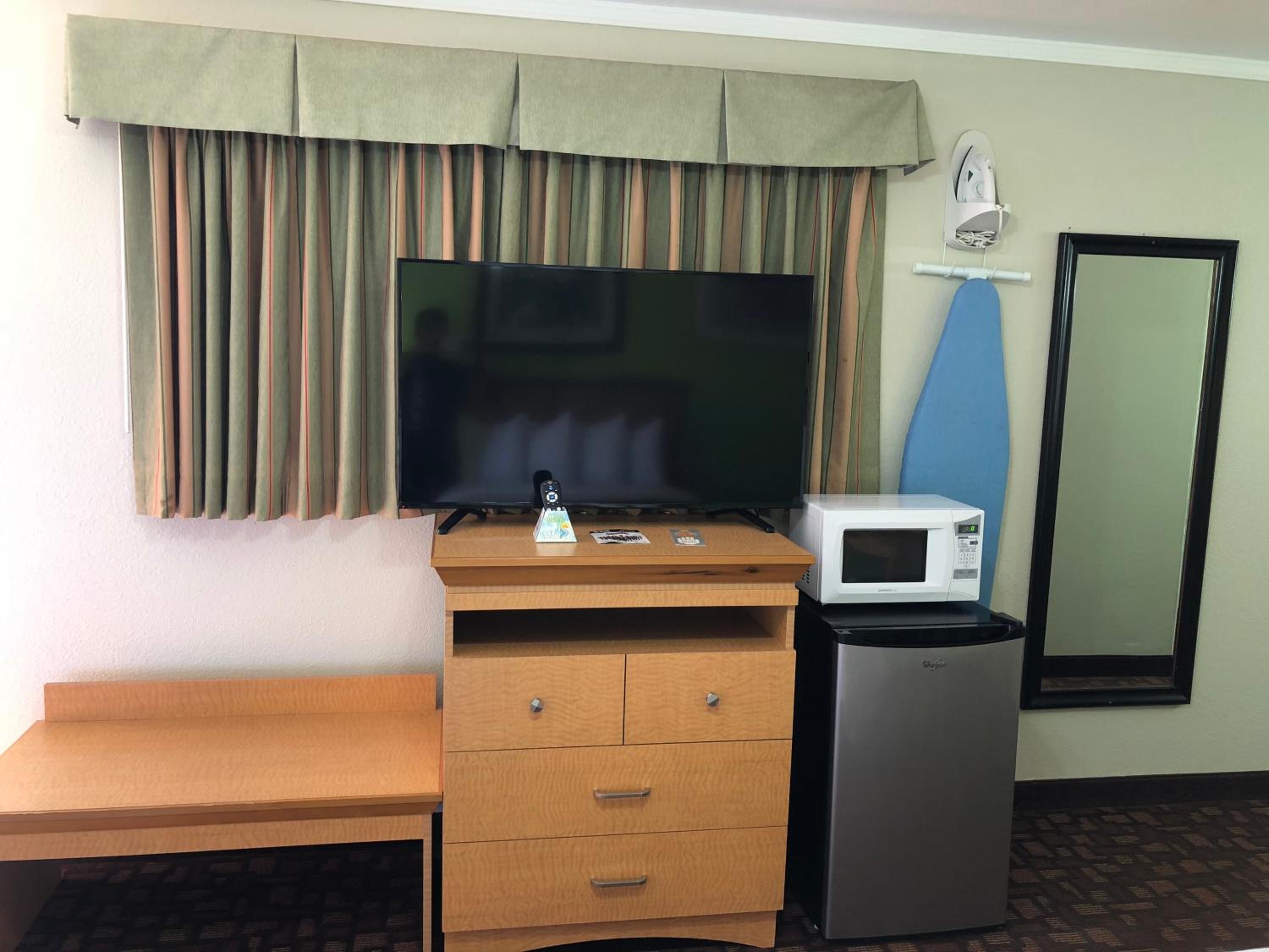 Double Room with Two Double Beds - Non-Smoking - Photo 30