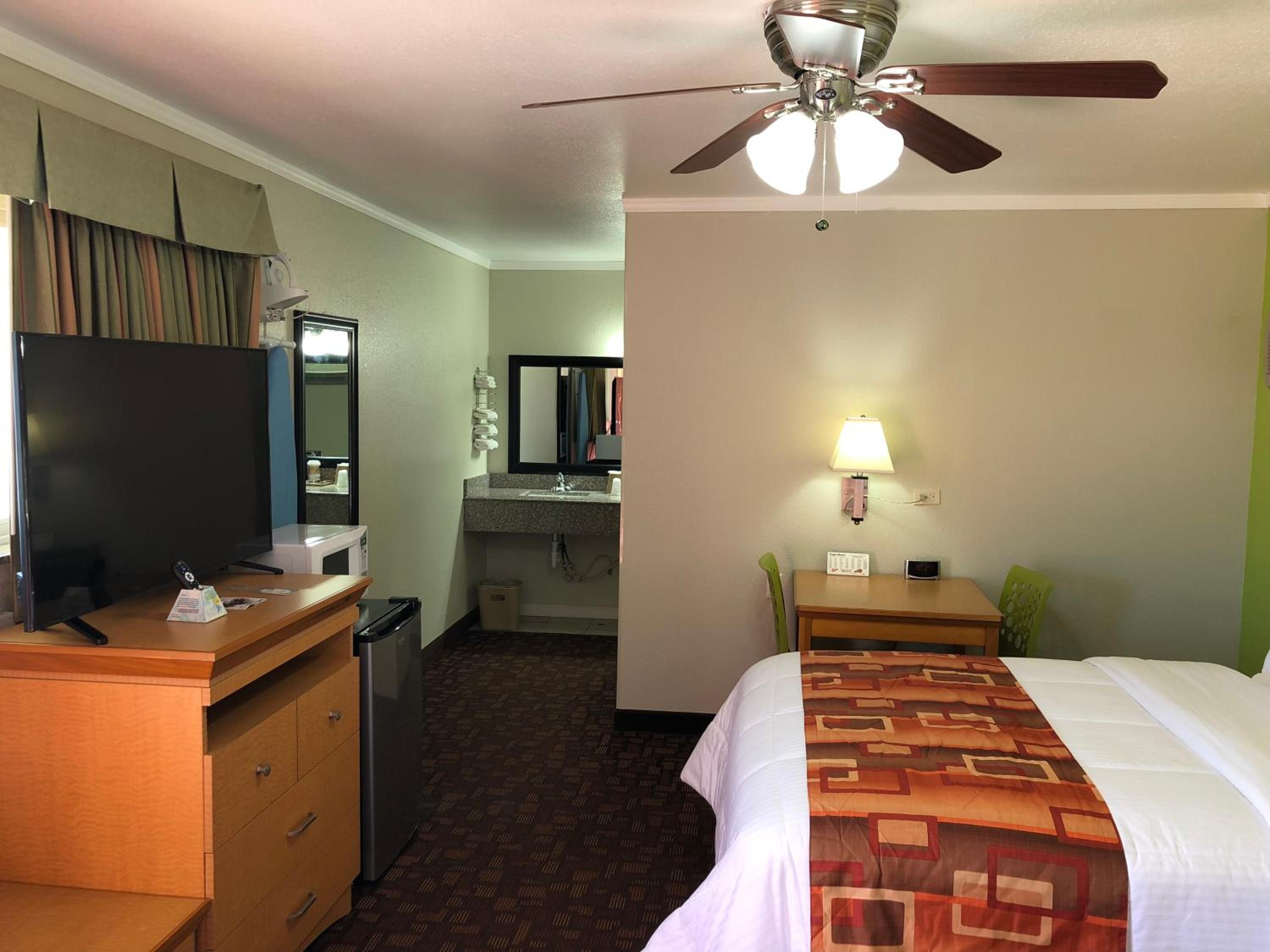 Double Room with Two Double Beds - Non-Smoking - Photo 31