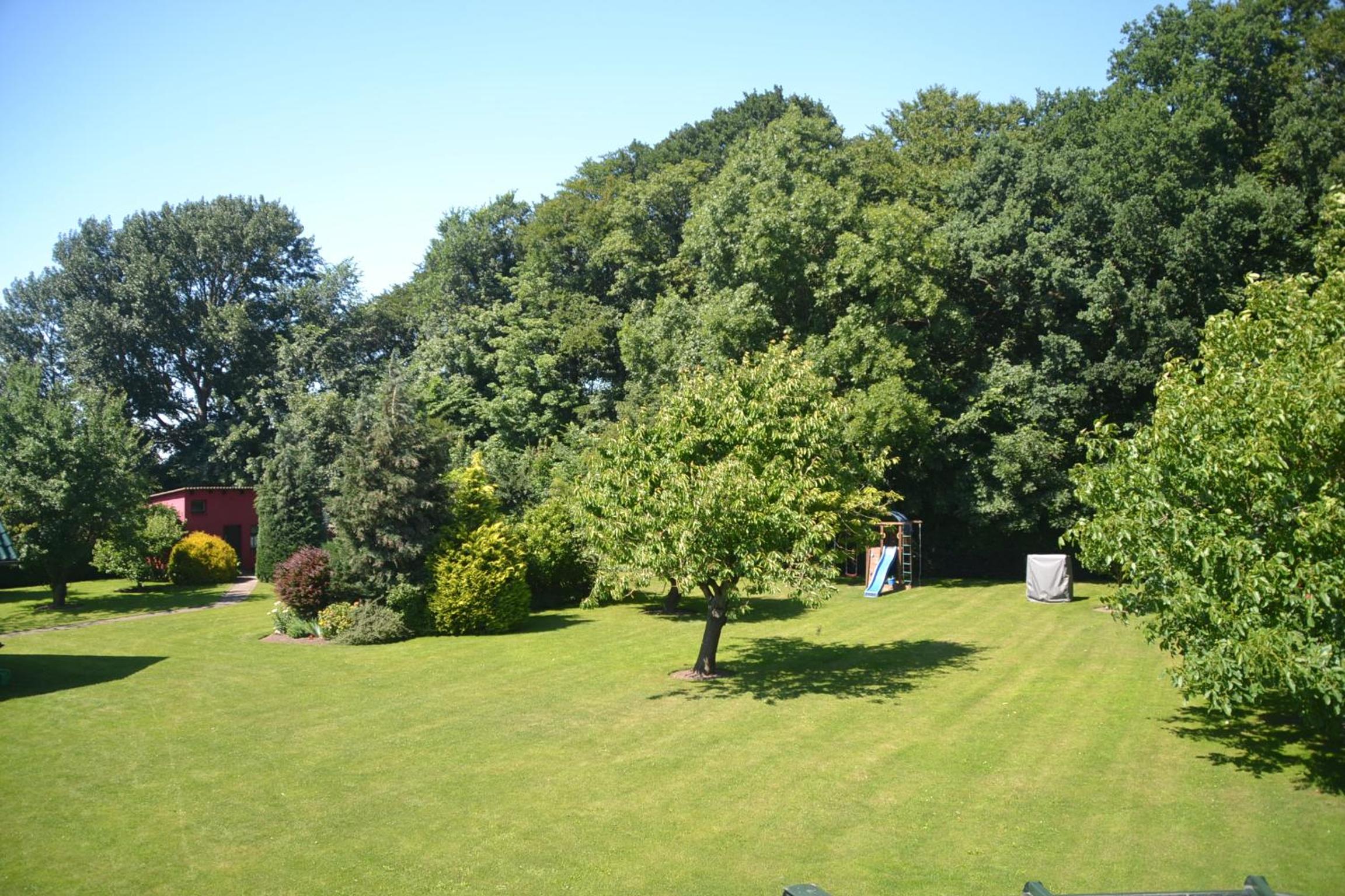 Three-Bedroom House photo 2