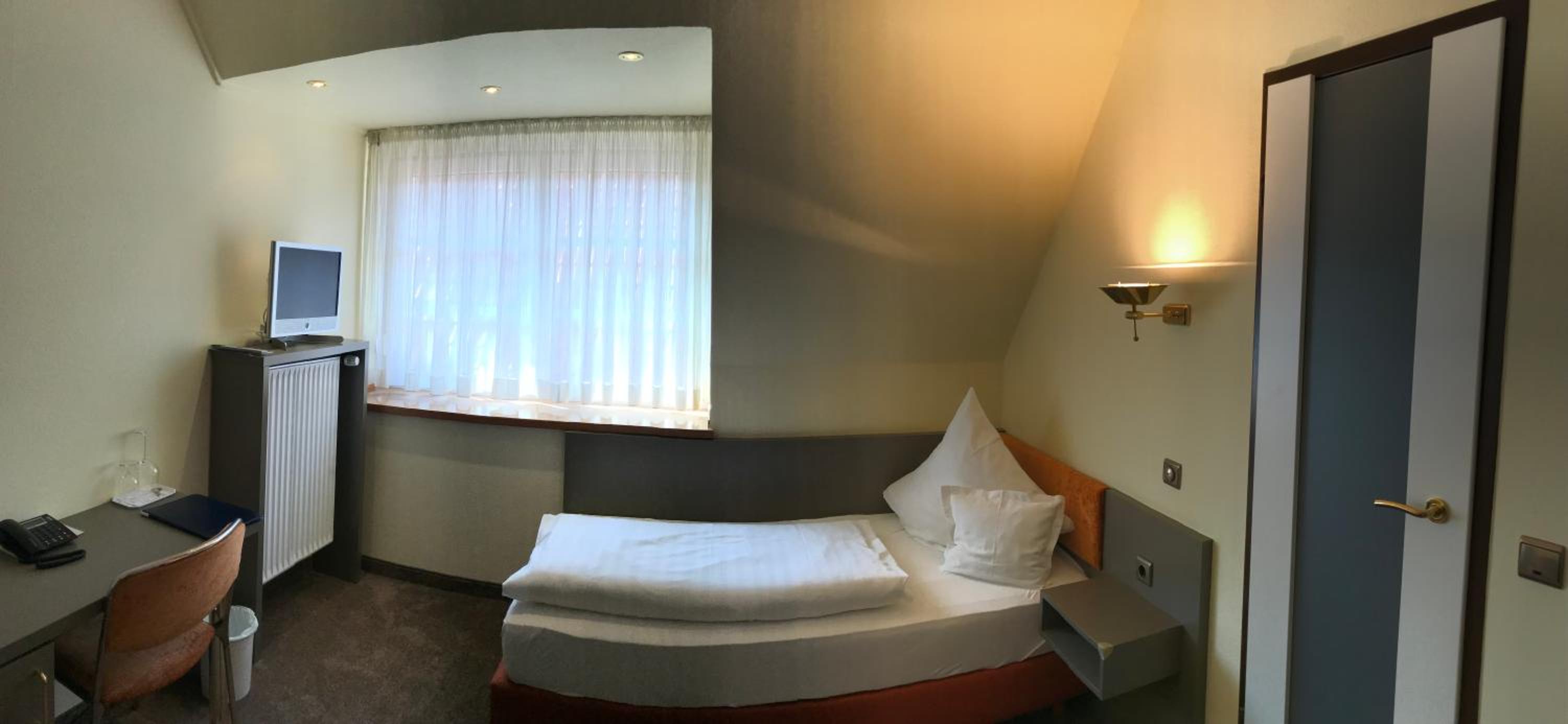 Single Room photo 2