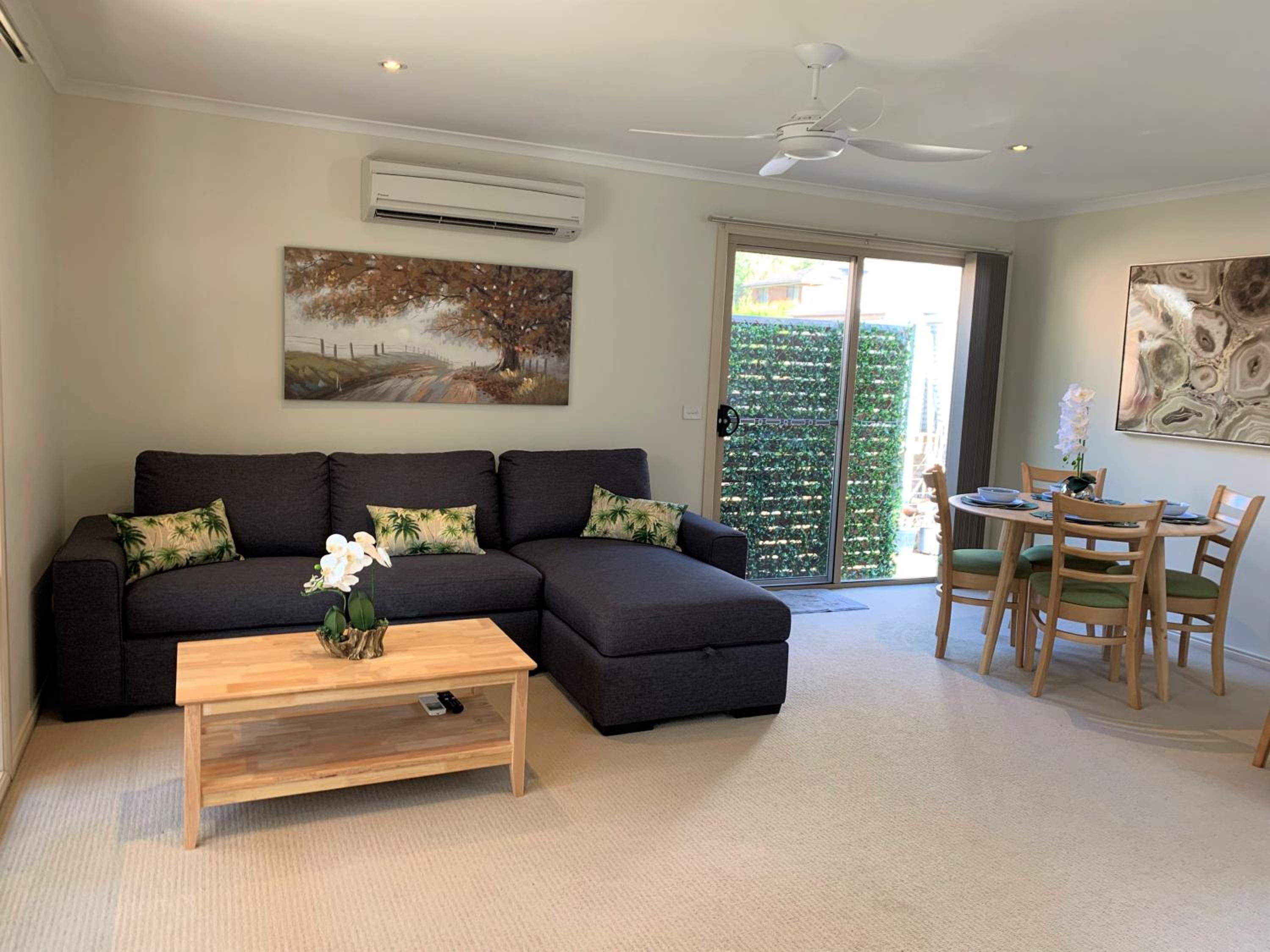 One-Bedroom House photo 1