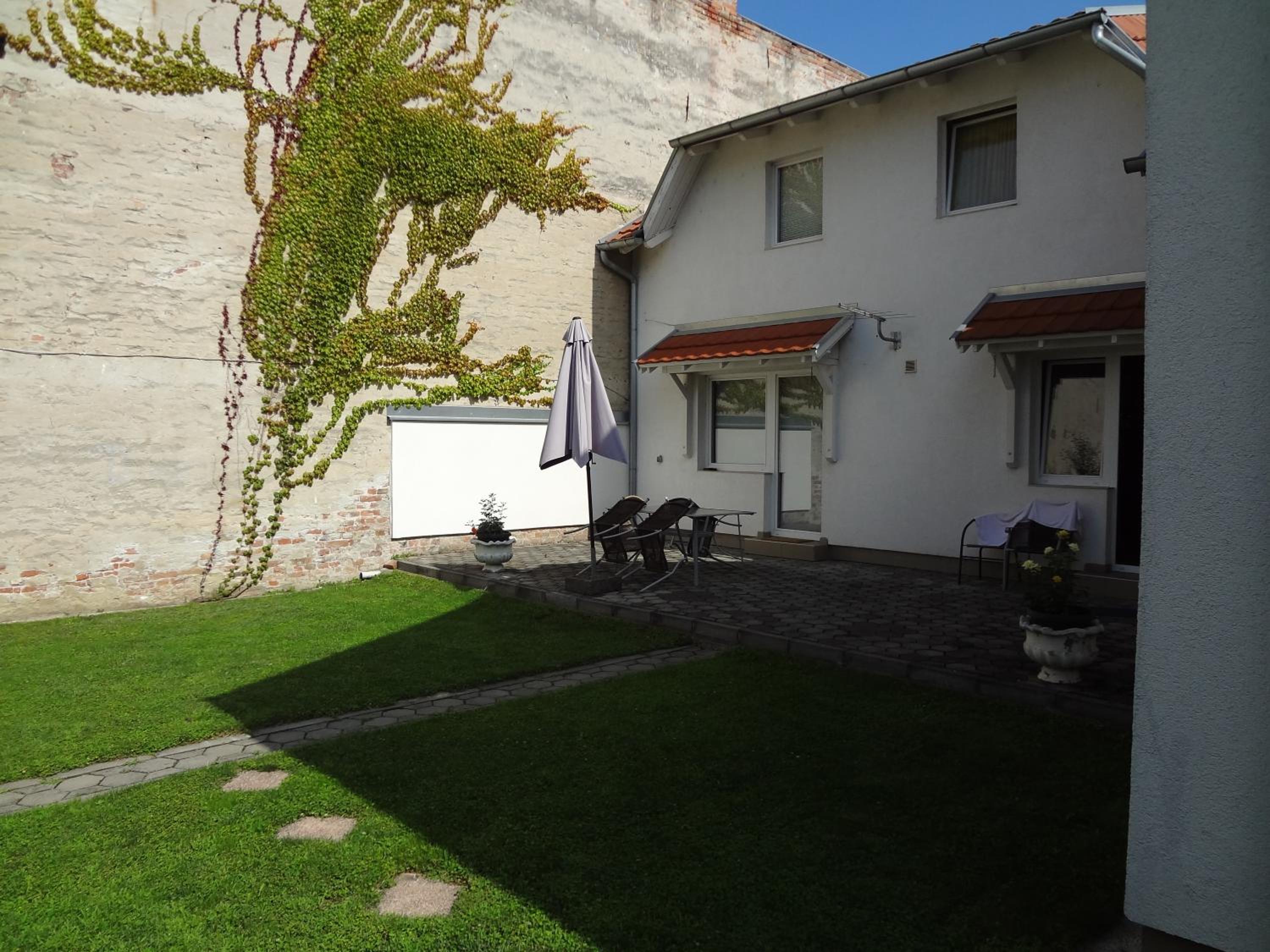 Apartment with Terrace - Photo 10